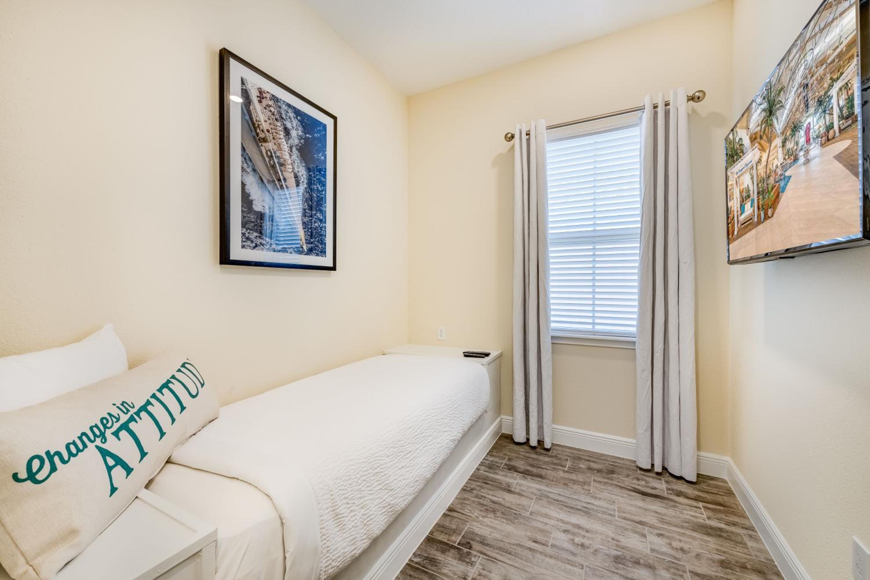 Sandy Cottage! 3 Miles From Disney With Margaritaville Resort & Island H2O Access - 8080Dr