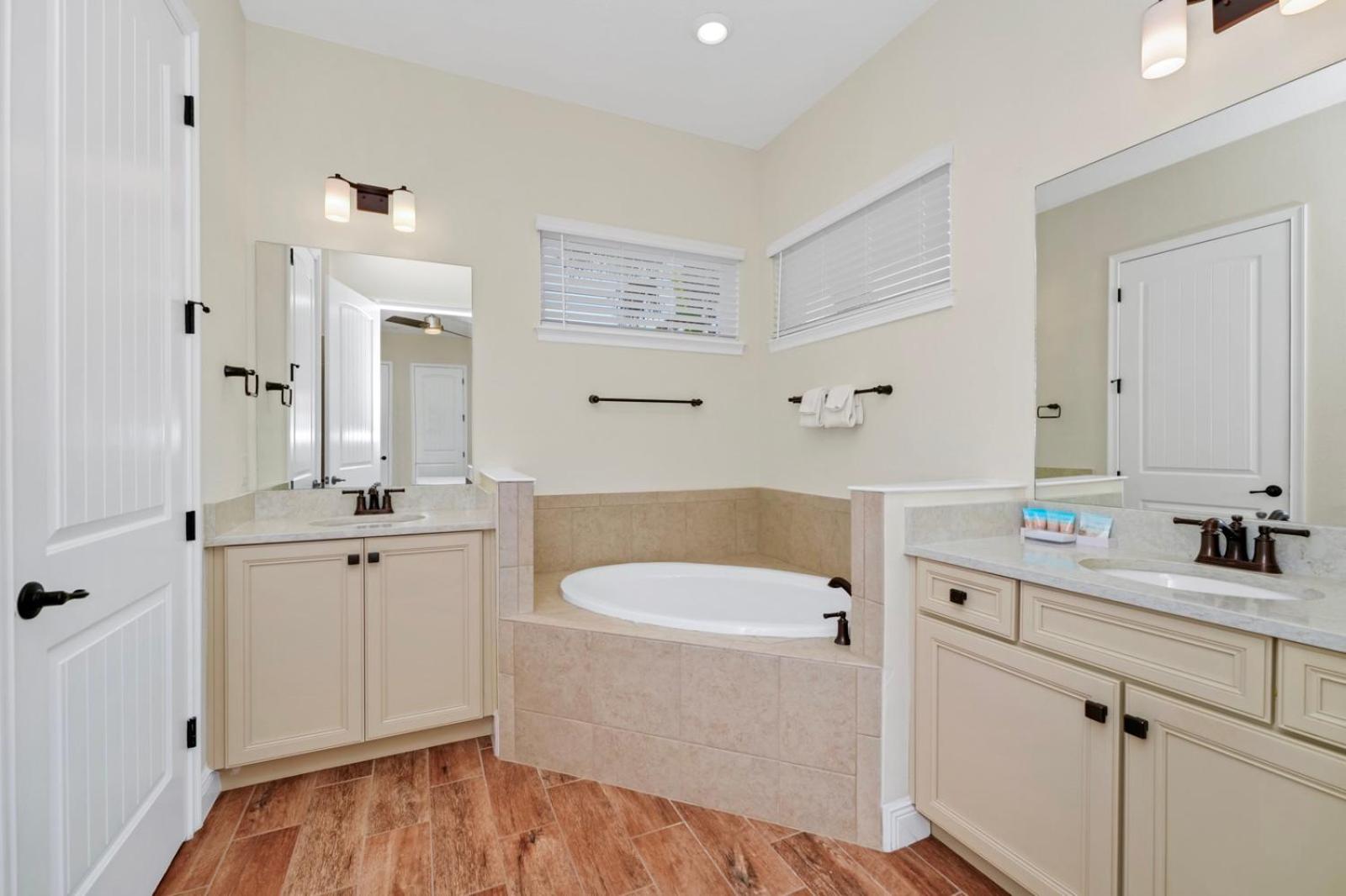 Orange Creamsickle Cottage Near Disney With Margaritaville Resort & Island H20 Waterpark Access - 2980Sr