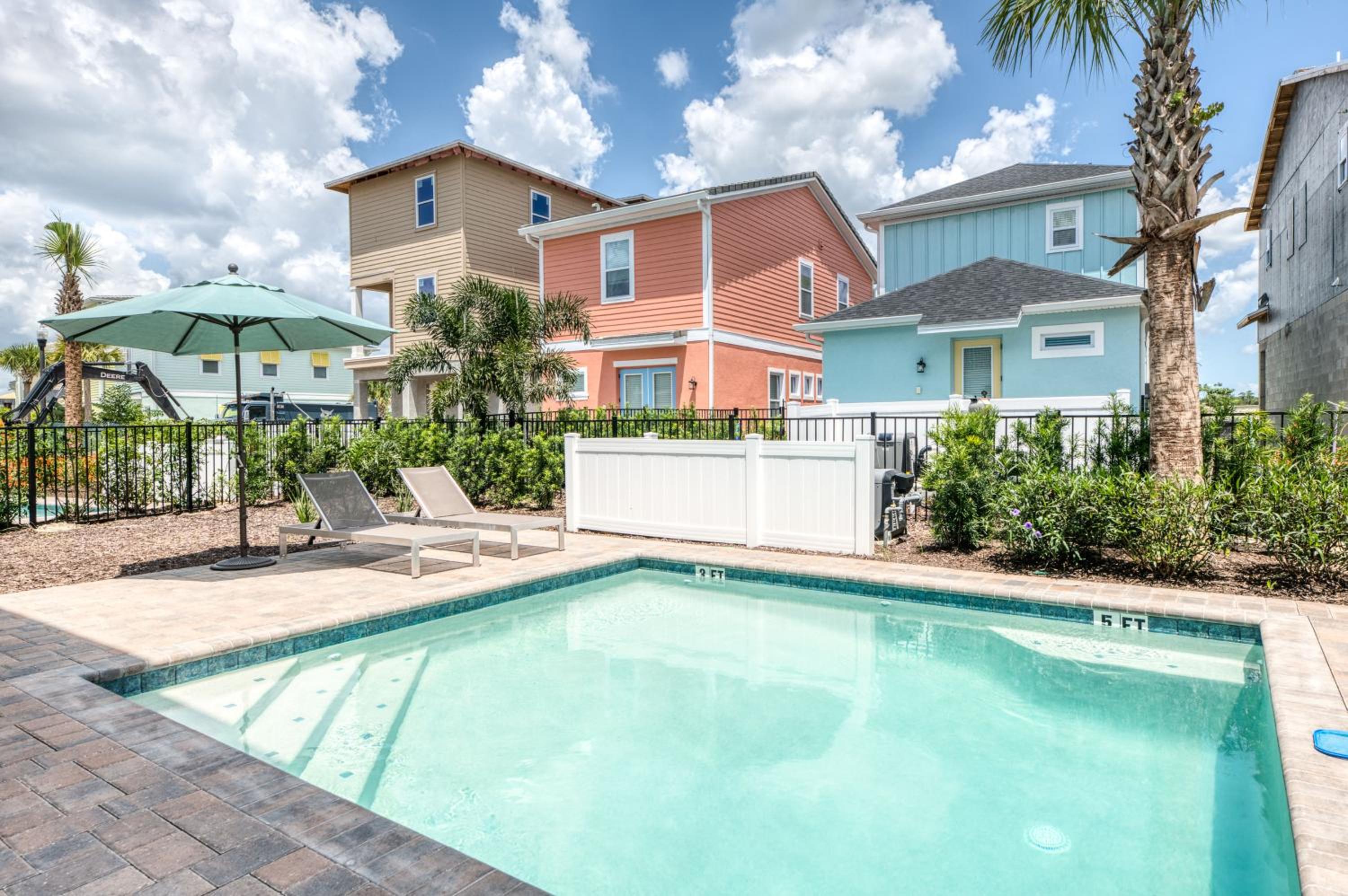 Sky Blue Cottage With Private Pool Near Disney With Margaritaville Resort & Island H2O Access - 8045Kd