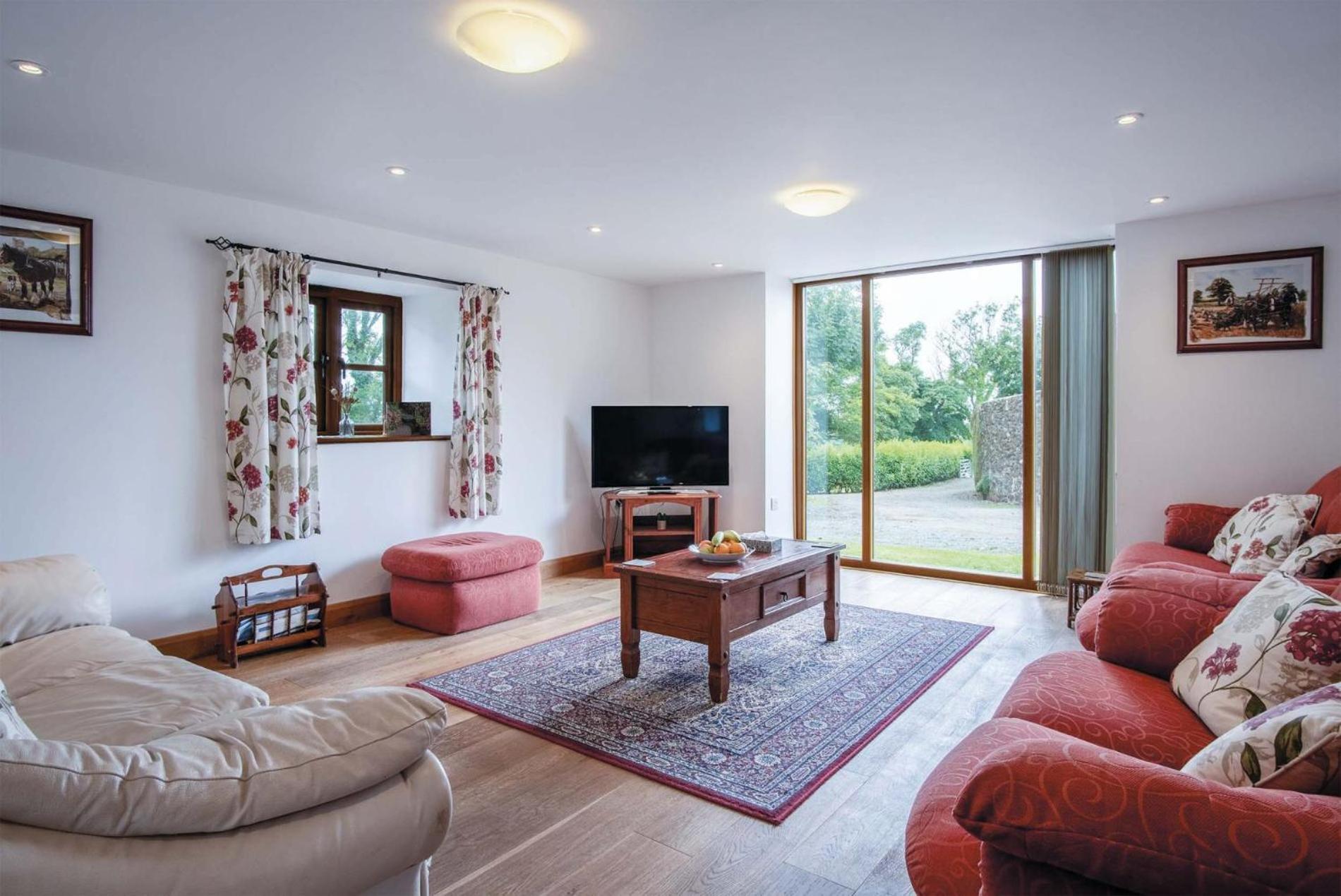 The Stables - 3 Bedroom Cottage - Beavers Hill view 2