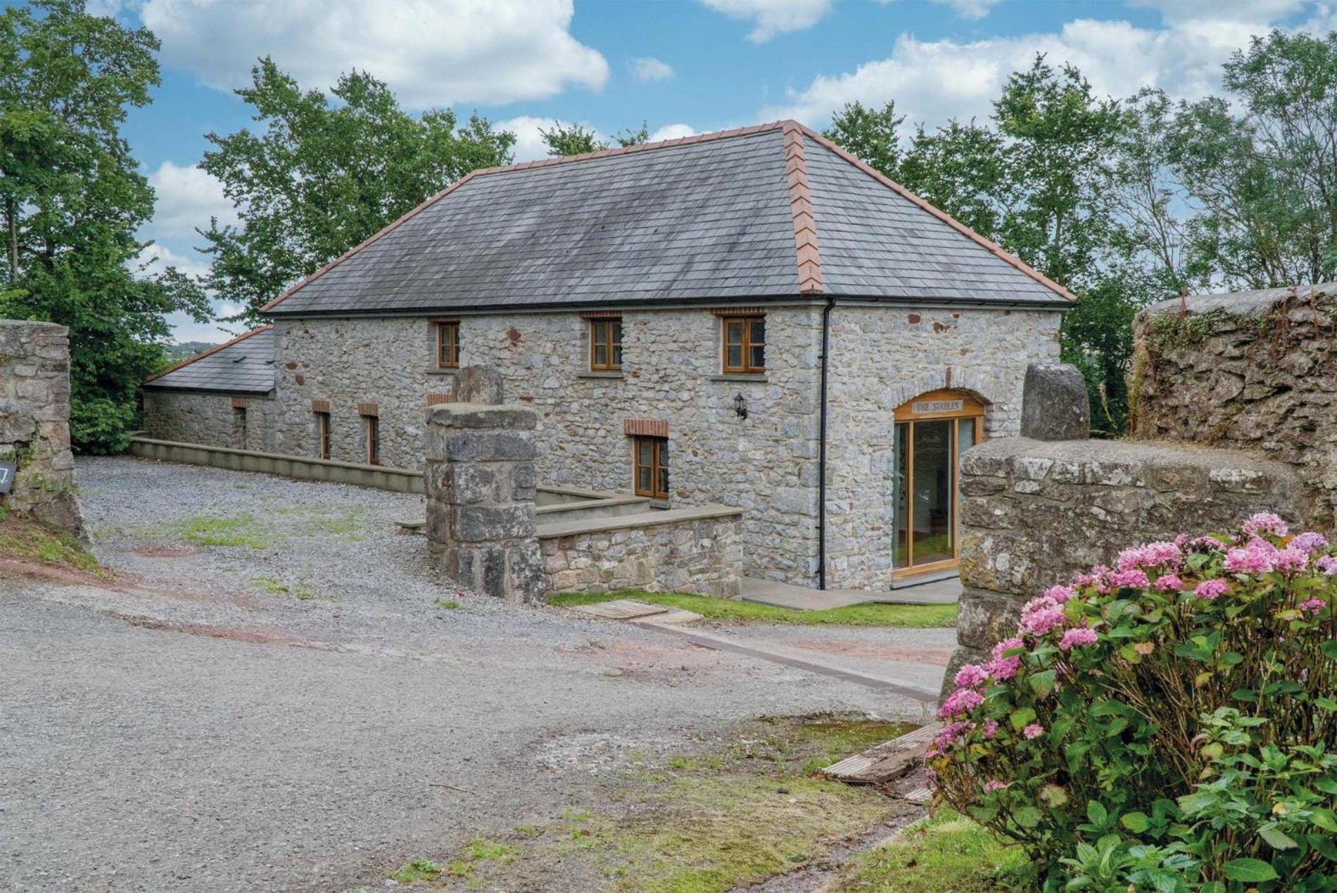 The Stables - 3 Bedroom Cottage - Beavers Hill view 5