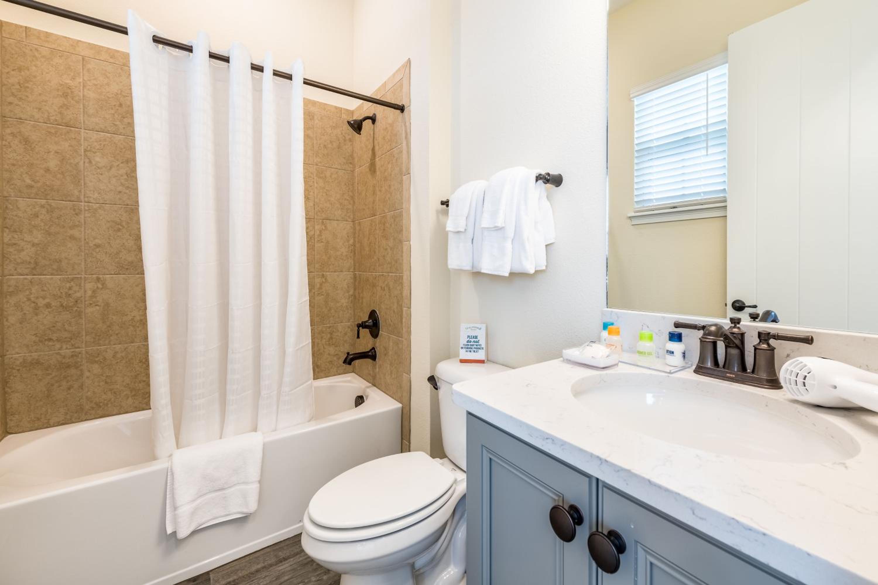 Sail Away! Beautiful Cottage With Private Hot Tub Near Disney With Margaritaville Resort & Island H2O Access - 3045Sp