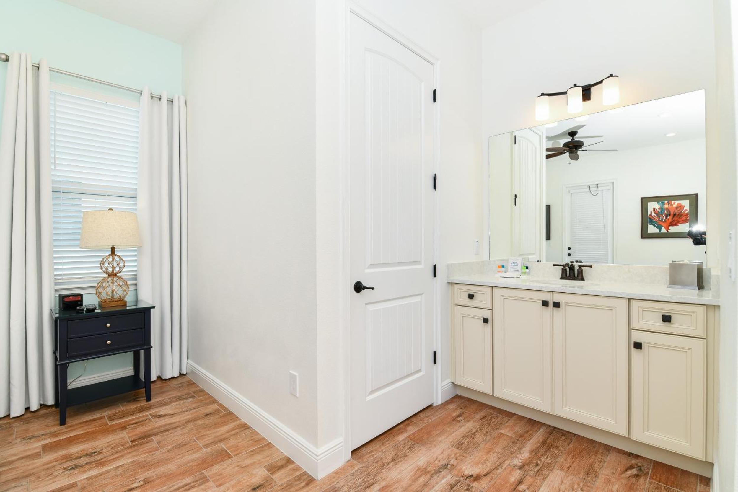Crystal Cottage Near Disney With Margaritaville Resort & Island H2O Access - 8033Ls