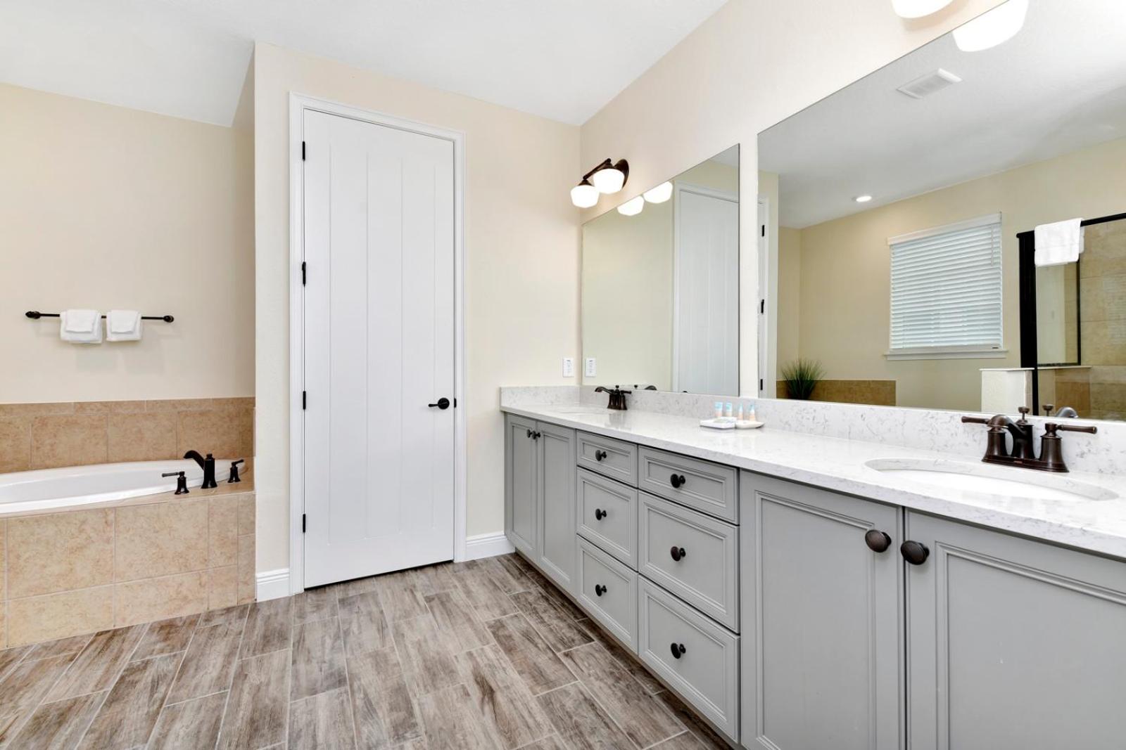 Blue Moon Luxurious Cottage With Private Pool Near Disney With Margaritaville Resort & Island H2O Access - 8073Su