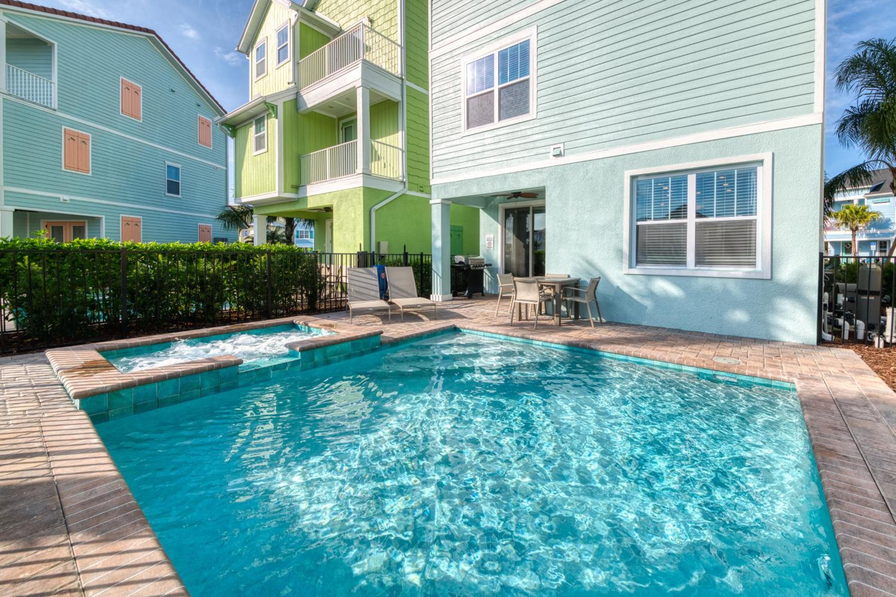 Fun In The Sun Cottage With Private Pool Near Disney With Margaritaville Resort & Island H2O Access - 8052Sh