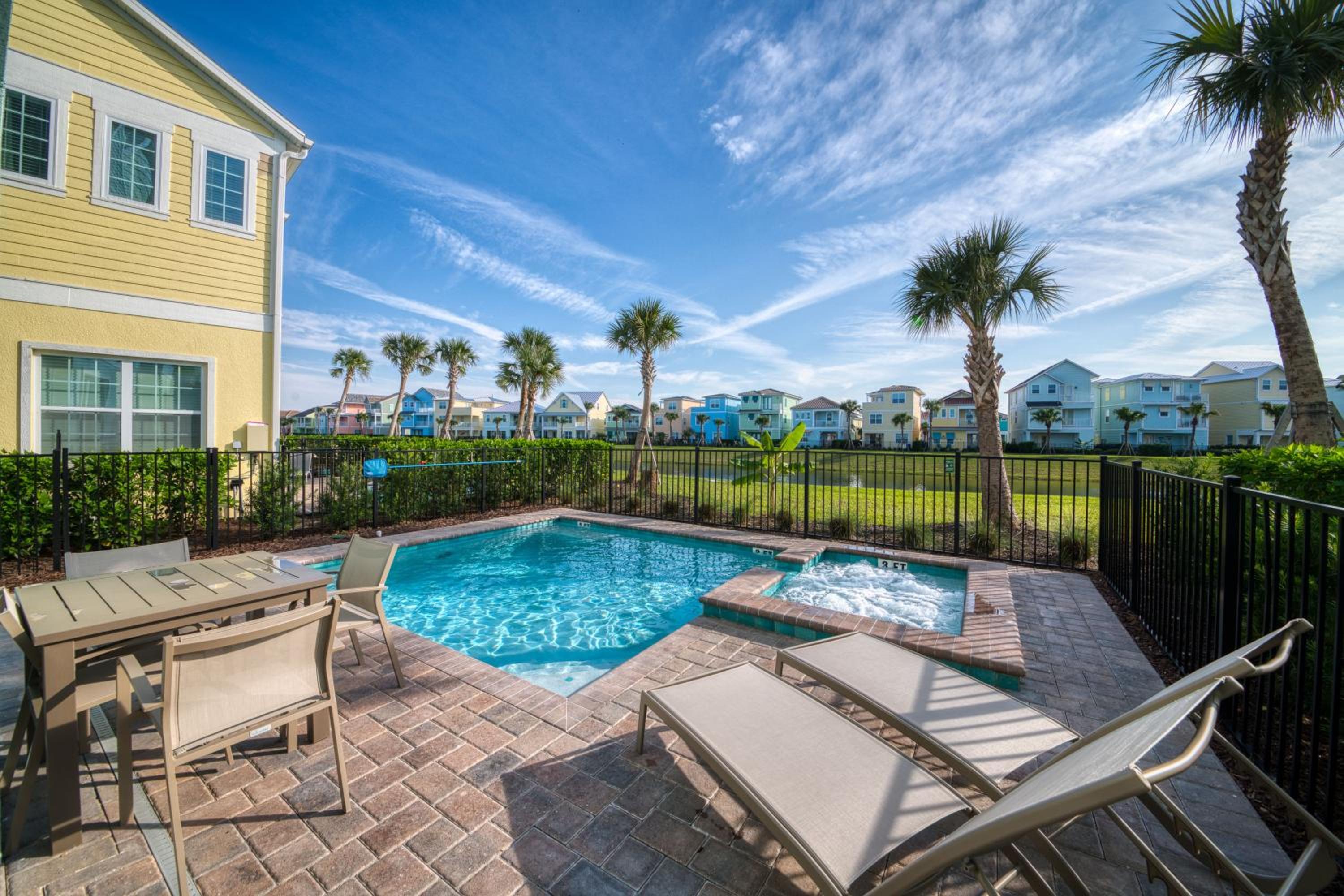 Fun In The Sun Cottage With Private Pool Near Disney With Margaritaville Resort & Island H2O Access - 8052Sh