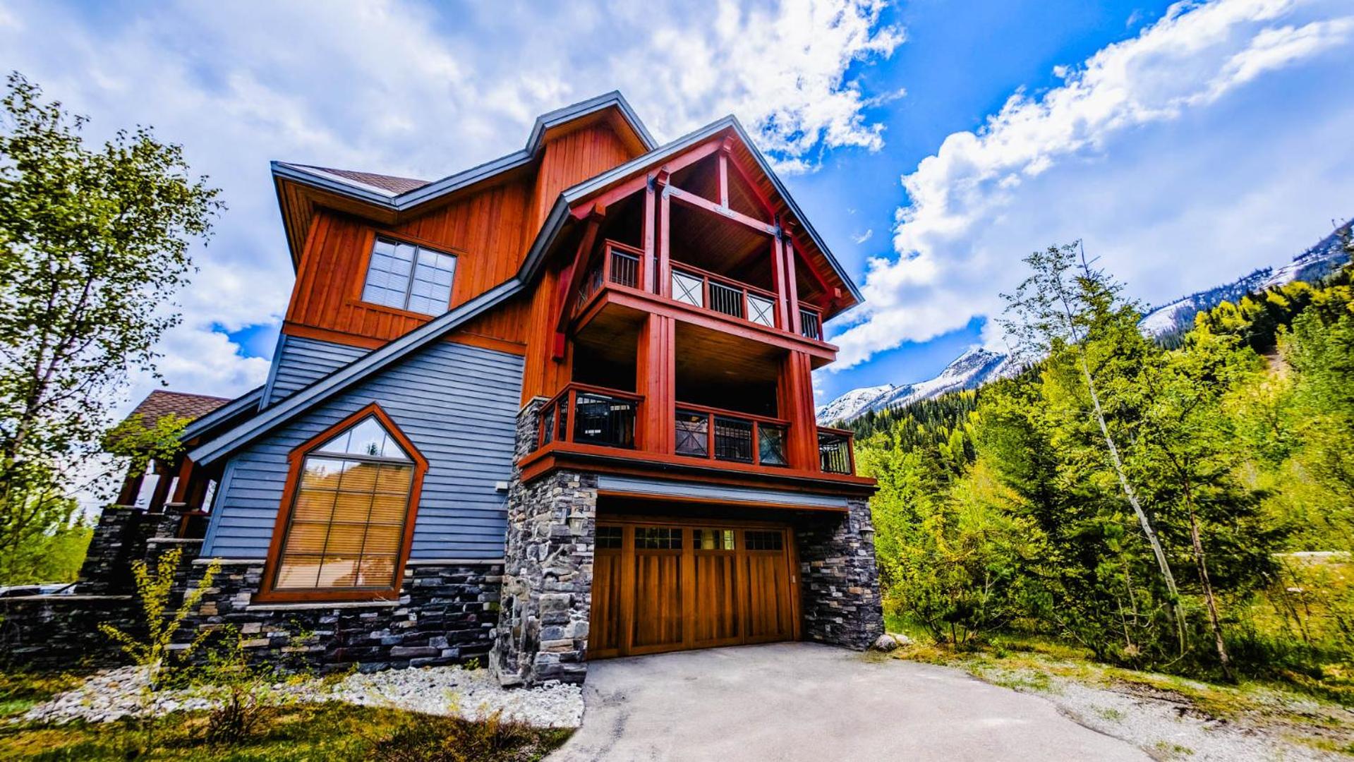 Lush Mountain Accommodations
