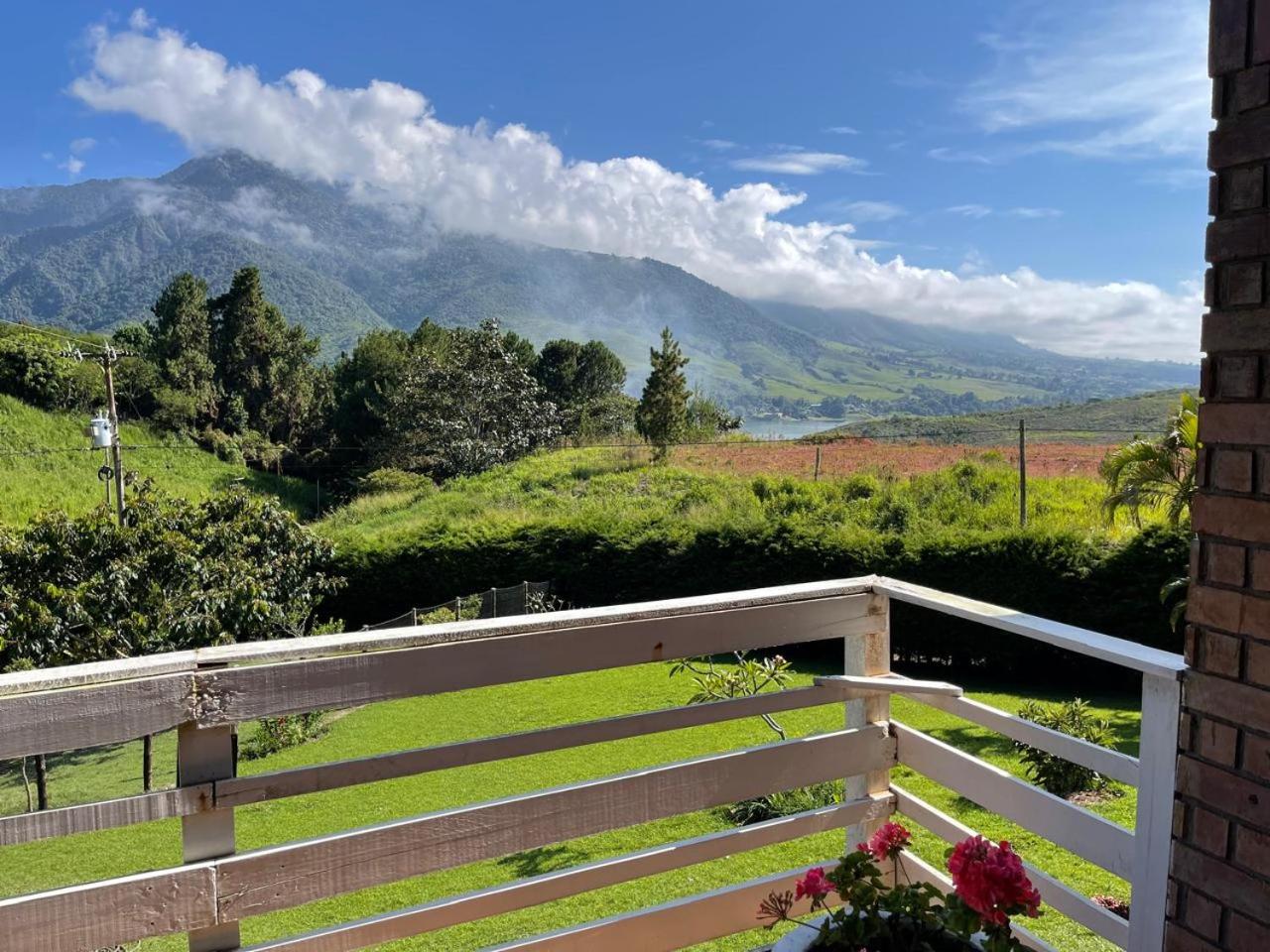 Hermosa Casa Campestre en el Lago Calima