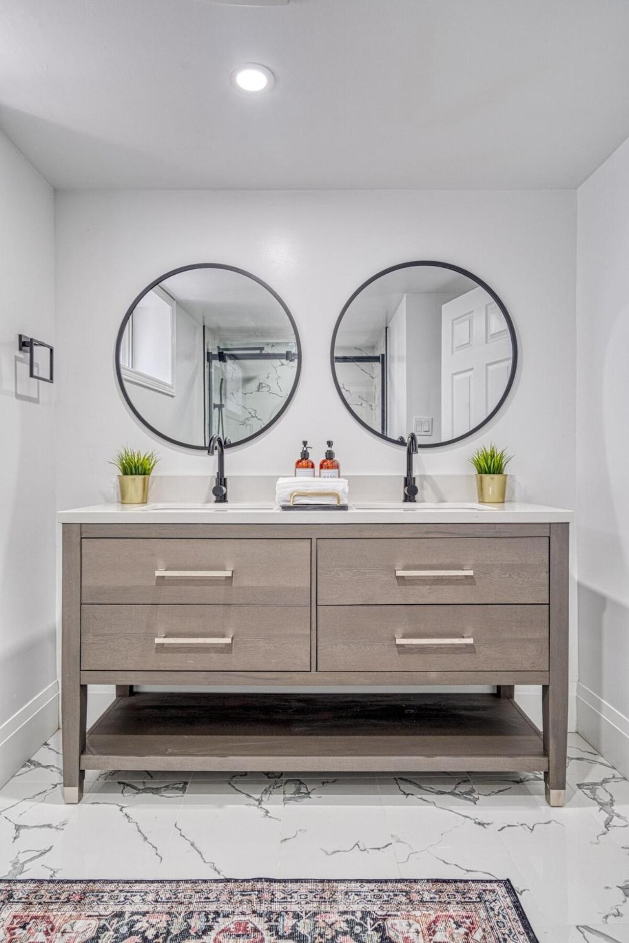 Modern 3 Bdr Homeapt Mins To Notlwineriesfalls