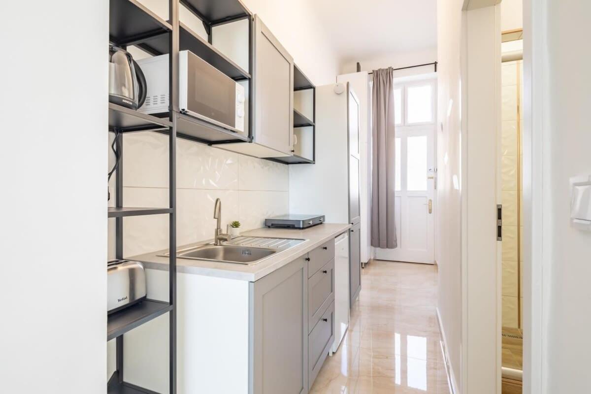 Central - Cute and Comfy Home view 3