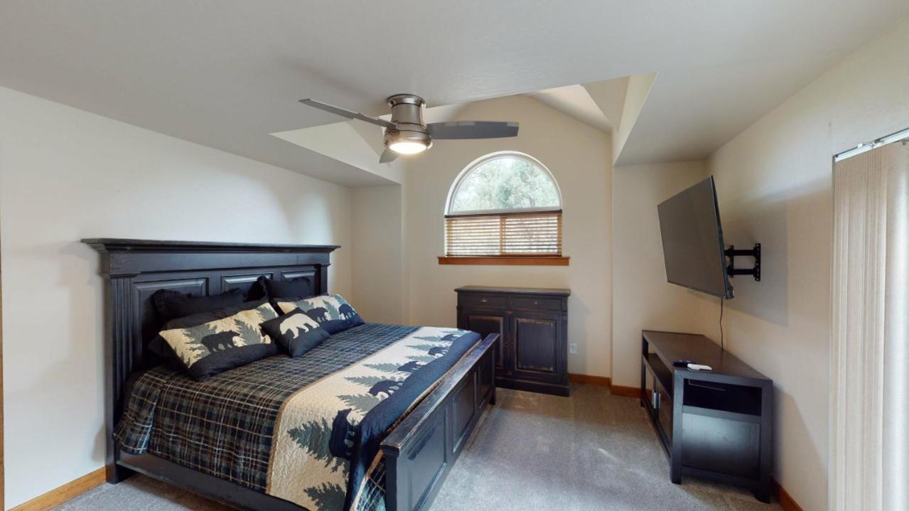 Torreon Cozy Cabin - Decks - BBQ - 4 Bedroom - Sleeps 8