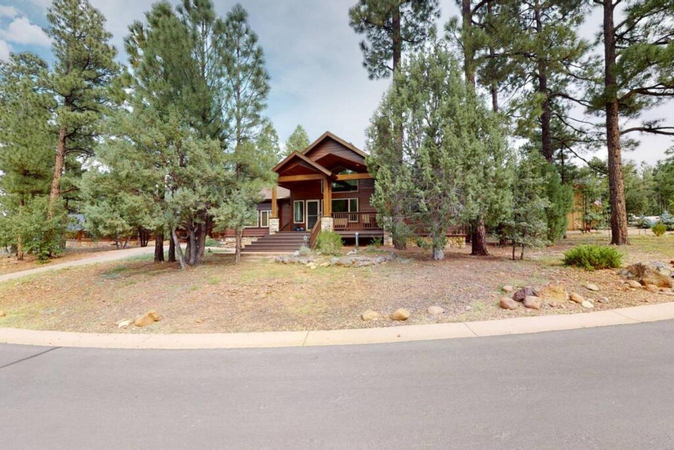 Torreon Cozy Cabin - Decks - BBQ - 4 Bedroom - Sleeps 8