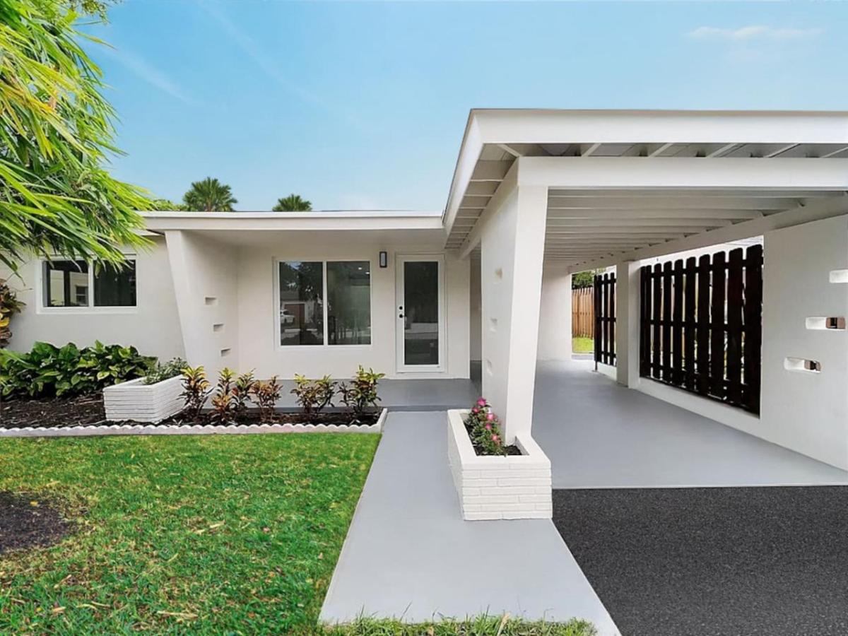 Near Beaches 3 BR Luxury Fort Lauderdale Home