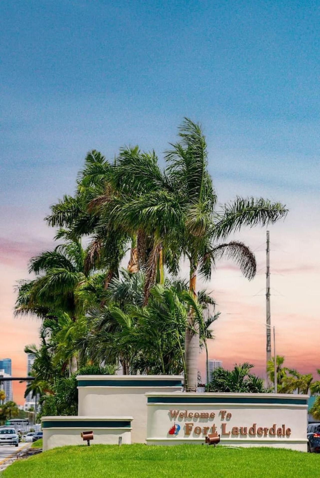 Near Beaches 3 BR Luxury Fort Lauderdale Home