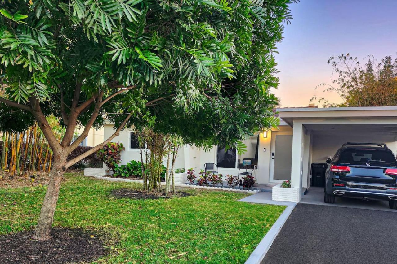 Near Beaches 3 BR Luxury Fort Lauderdale Home