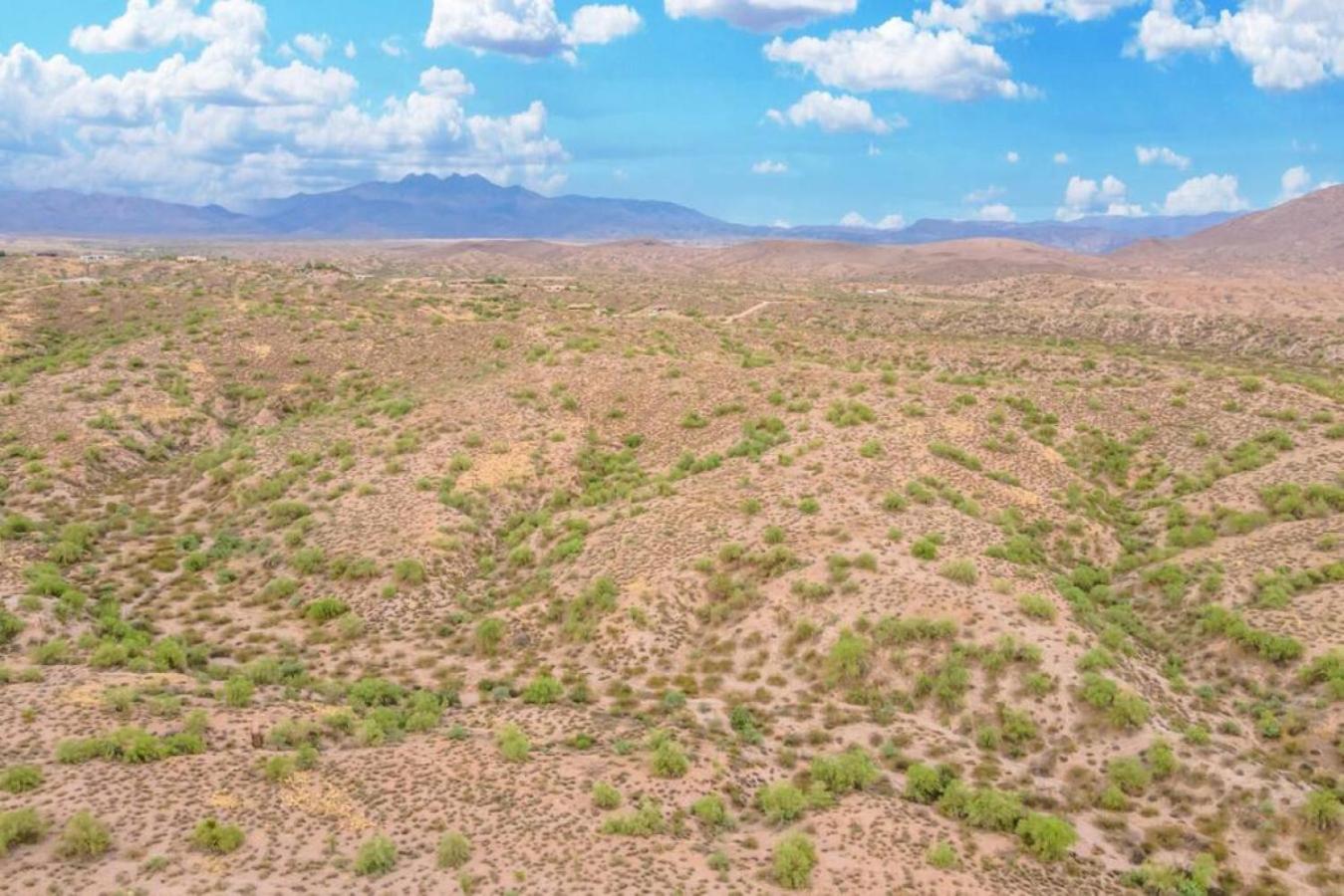 Stunning Secluded Ranch, Sleeps 6 Comfortably, Pool & Jacuzzi