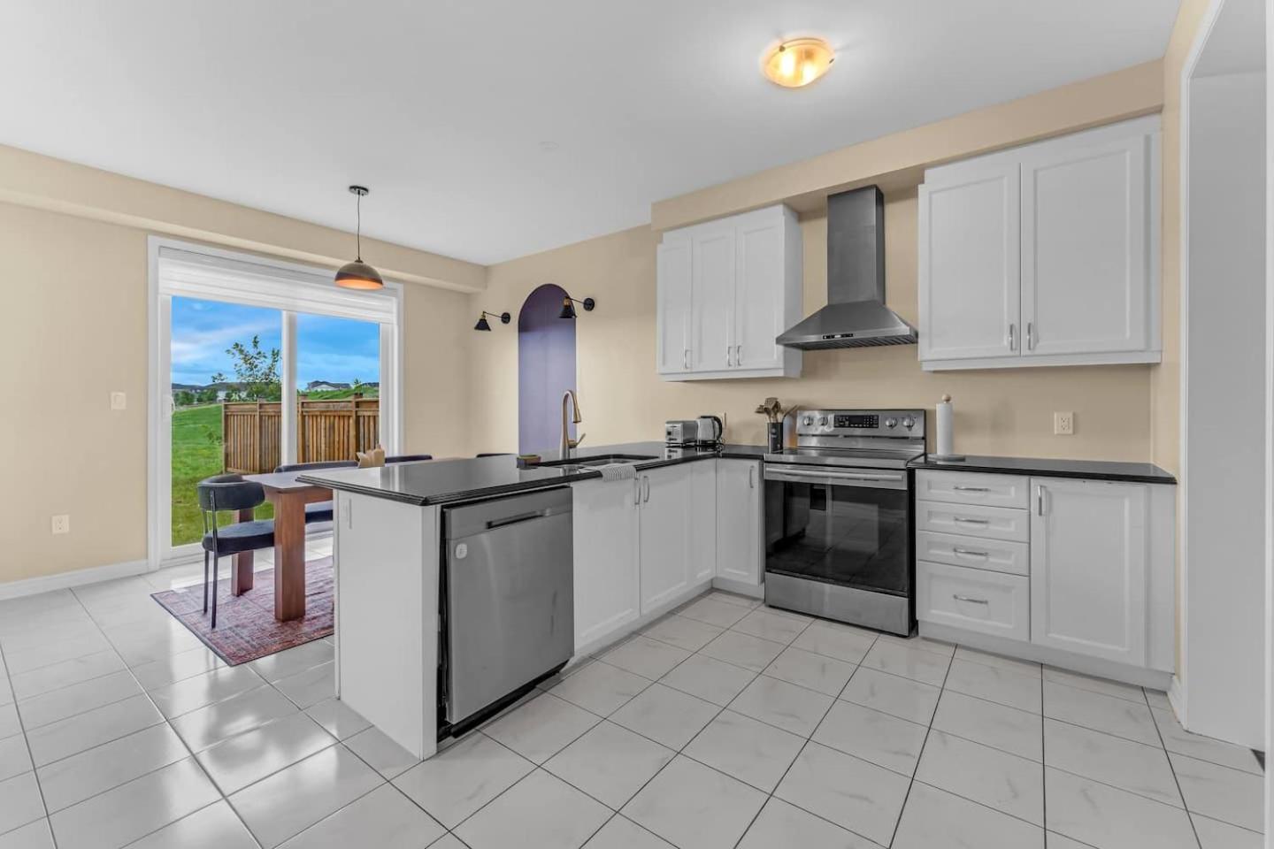 Spacious Family Getaway Near Nature & Dining
