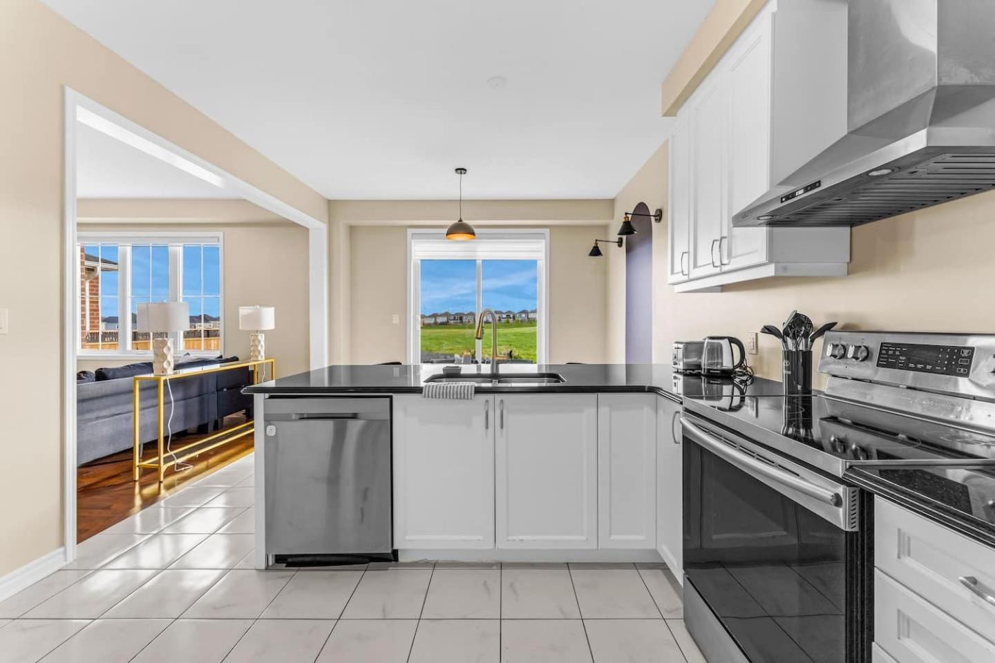 Spacious Family Getaway Near Nature & Dining
