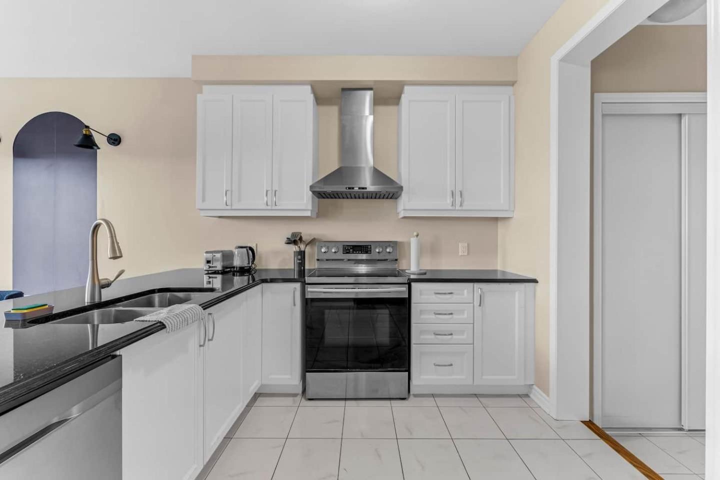Spacious Family Getaway Near Nature & Dining