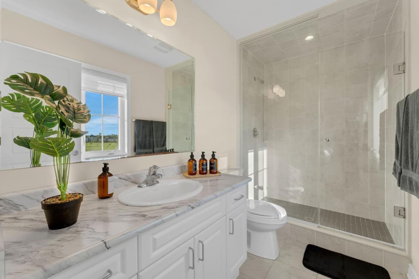 Spacious Family Getaway Near Nature & Dining