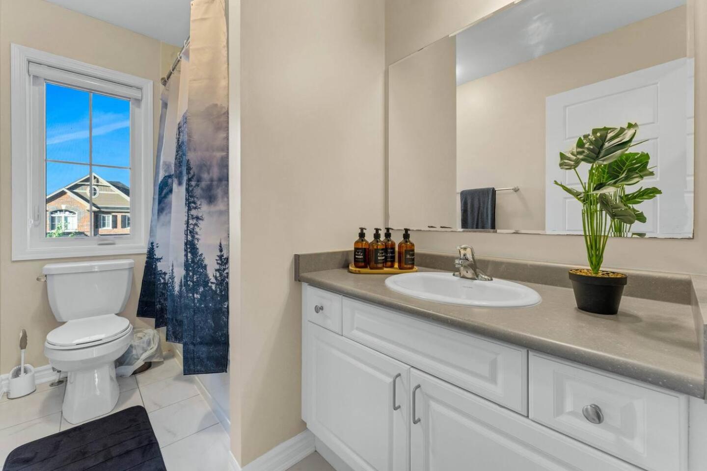 Spacious Family Getaway Near Nature & Dining