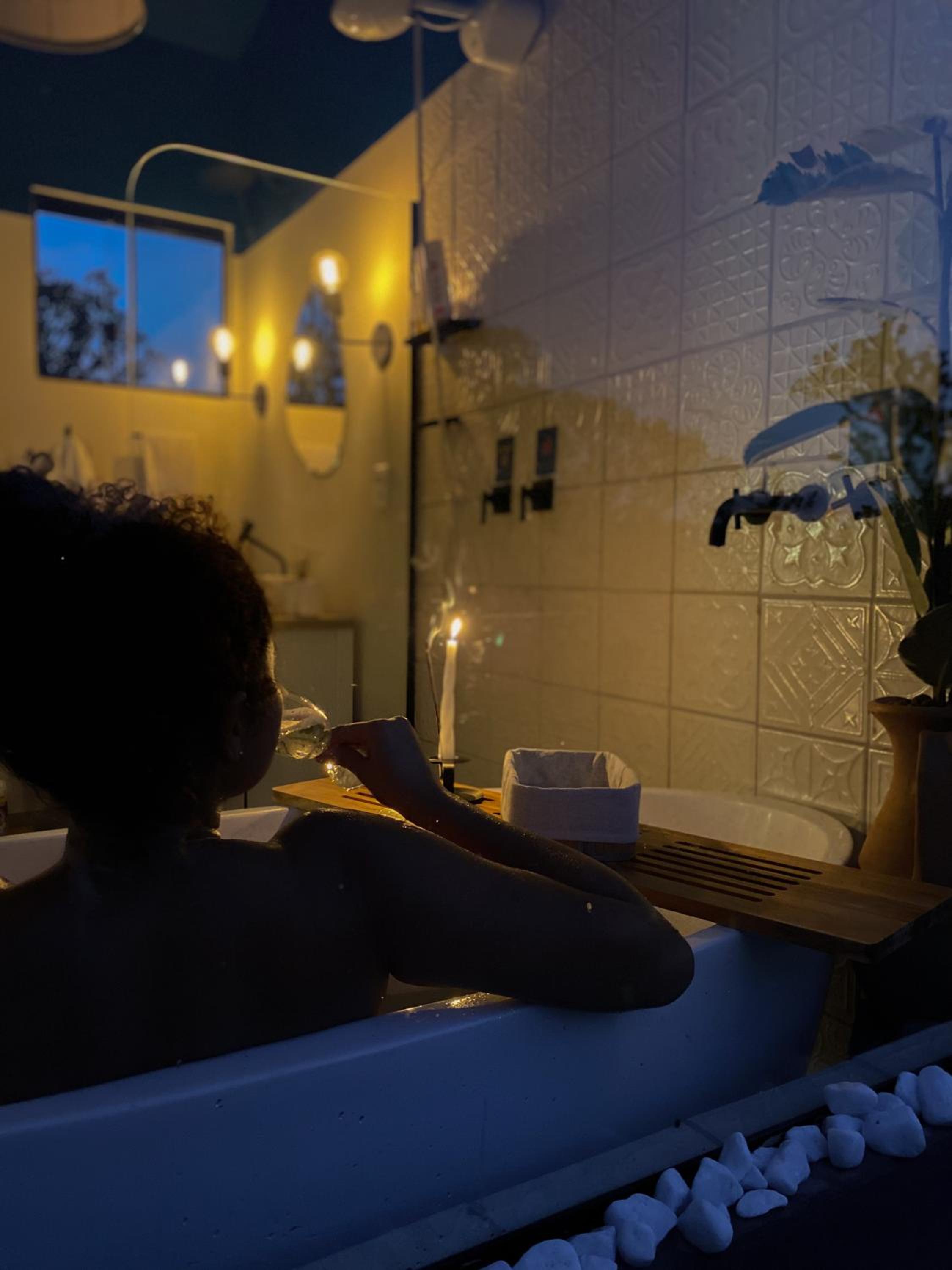 Hospedagem com banheira e rio em Alto Paraíso de Goiás