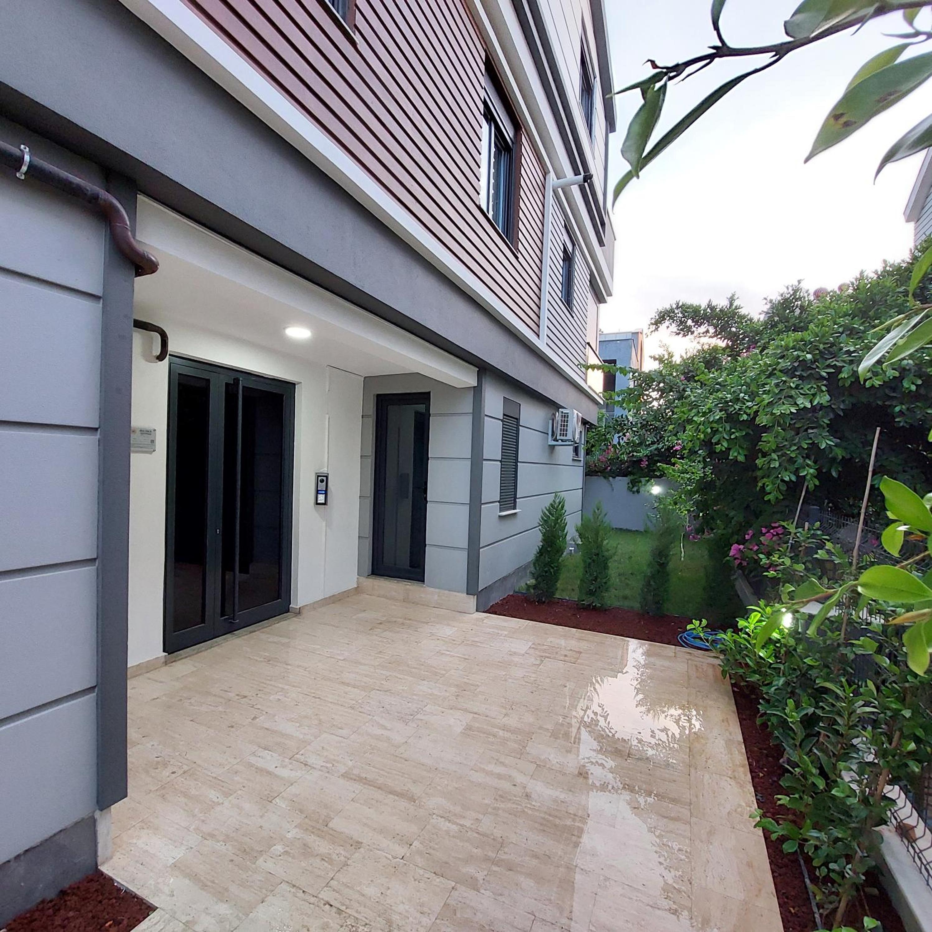 New Flat with Big Living Spaces 3 Near By Lara Beach