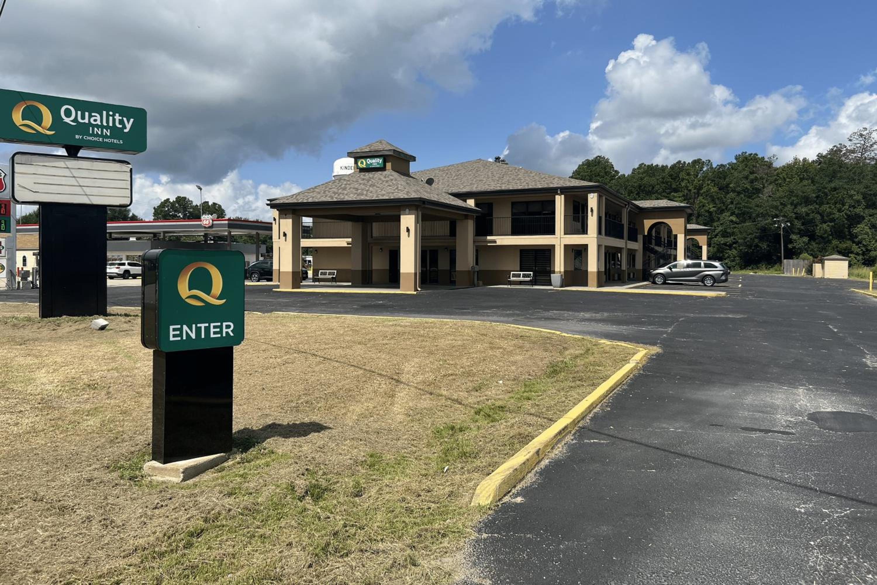 Kinder Vacations - Quality Inn - Property Image 1