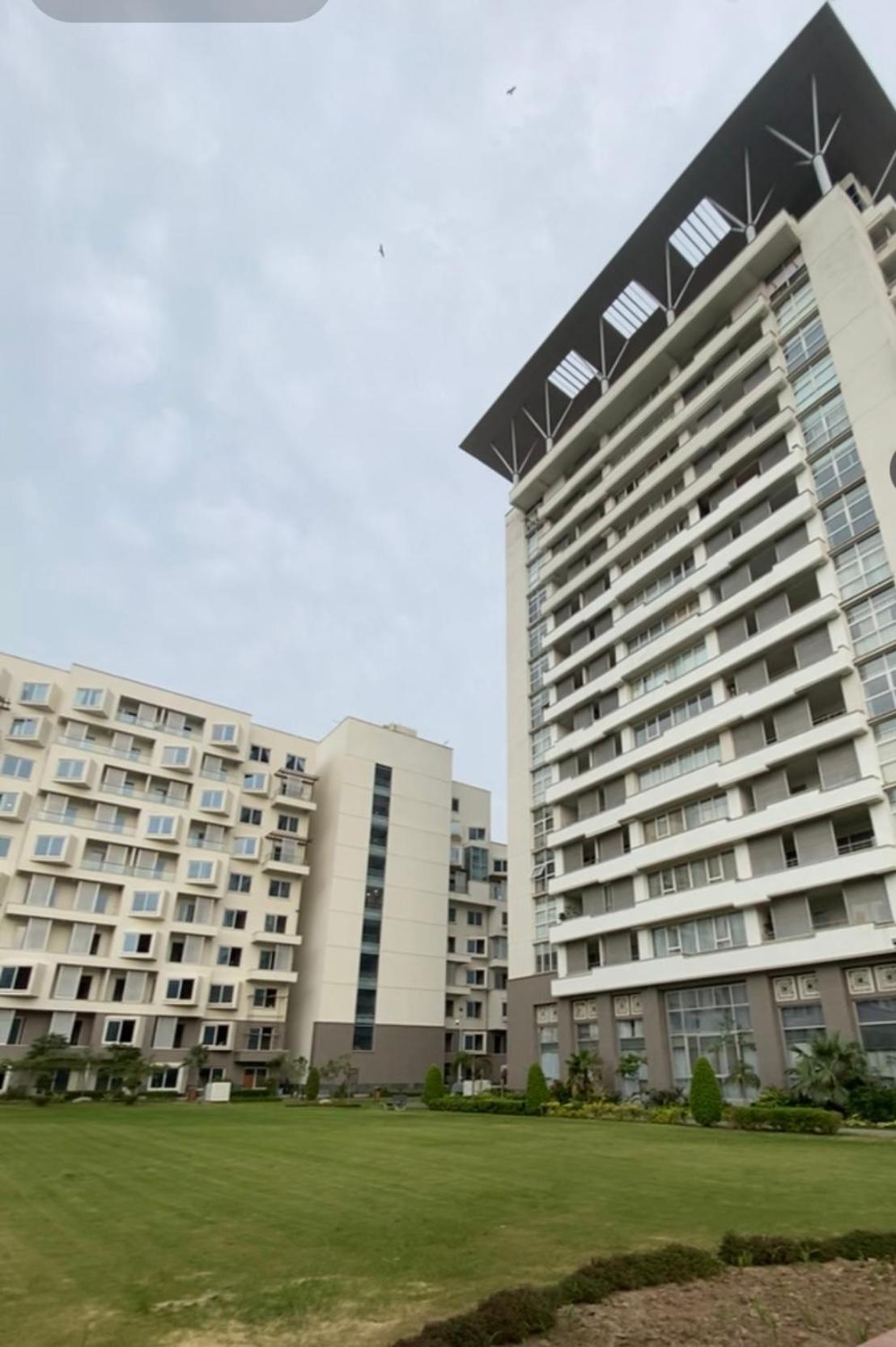 Penta Square Apartments - 1 2 3 4 Bedroom by Luxuryapartmentspk