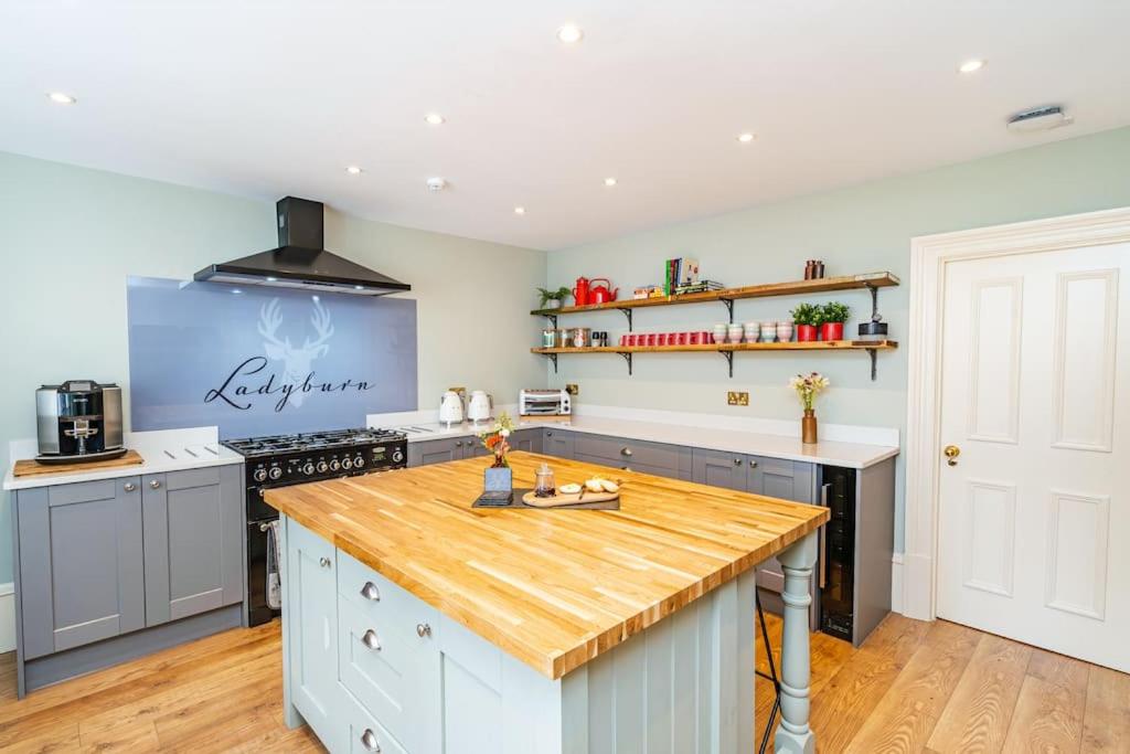 Luxury Ayrshire Country House 9 Bed All Ensuite Hot Tub Sauna Garden view 4