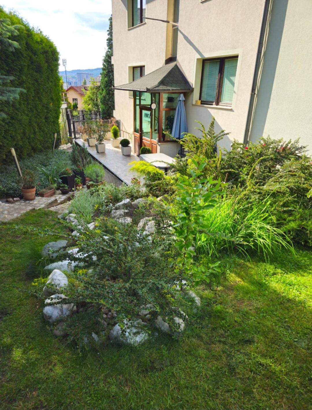 Photo 6