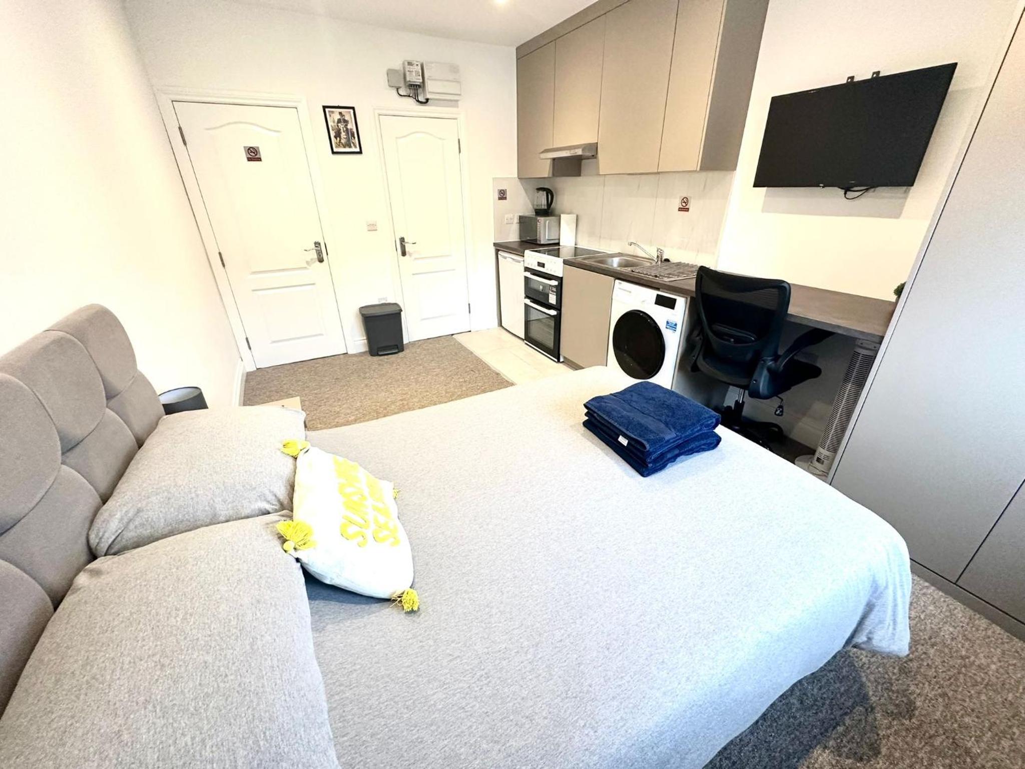 Bright Modern, Private Apartment,15 Mins To Central London - main view