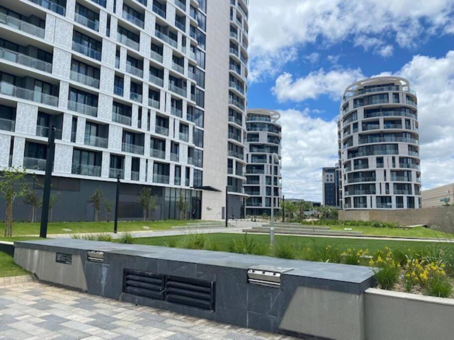 Hotel Oku Luxury apartment, Ellipse, Waterfall - Image 1