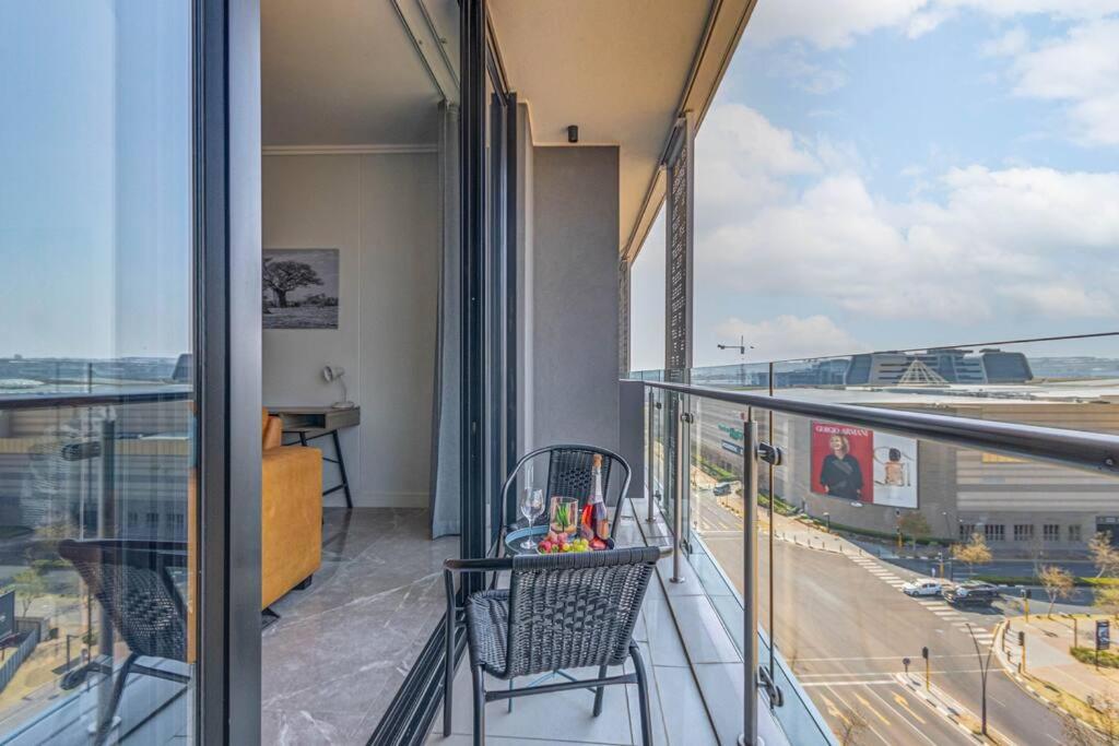 Oku Luxury apartment, Ellipse, Waterfall view 5