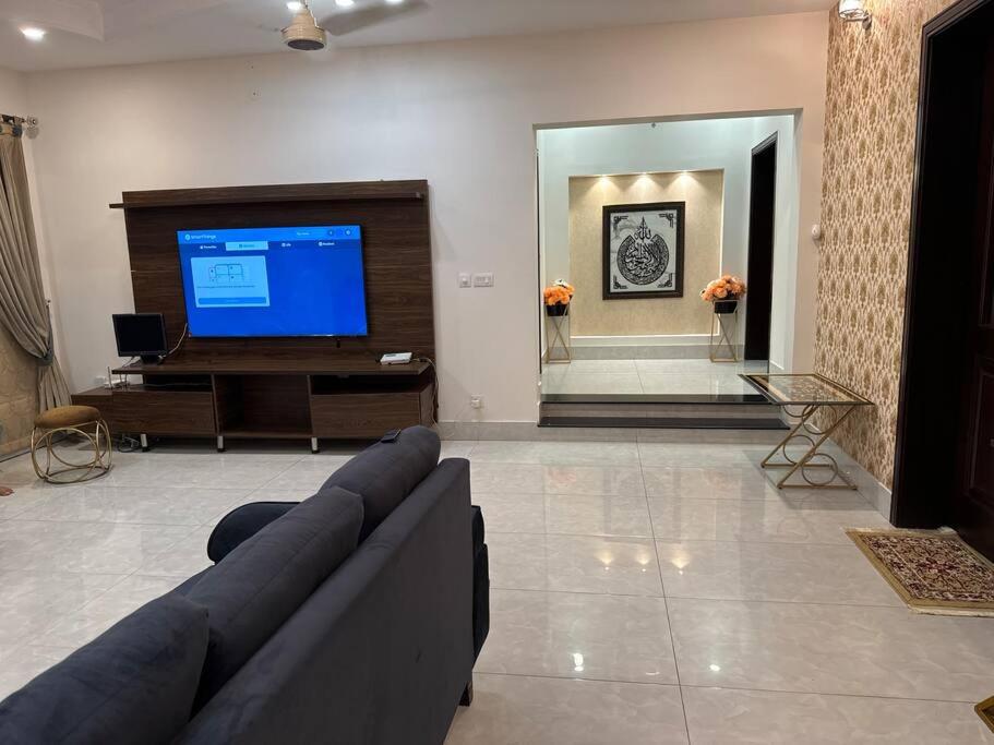 Comfort house Dha Phase 7 near Raya & AirPort 1 kanal full house view 4