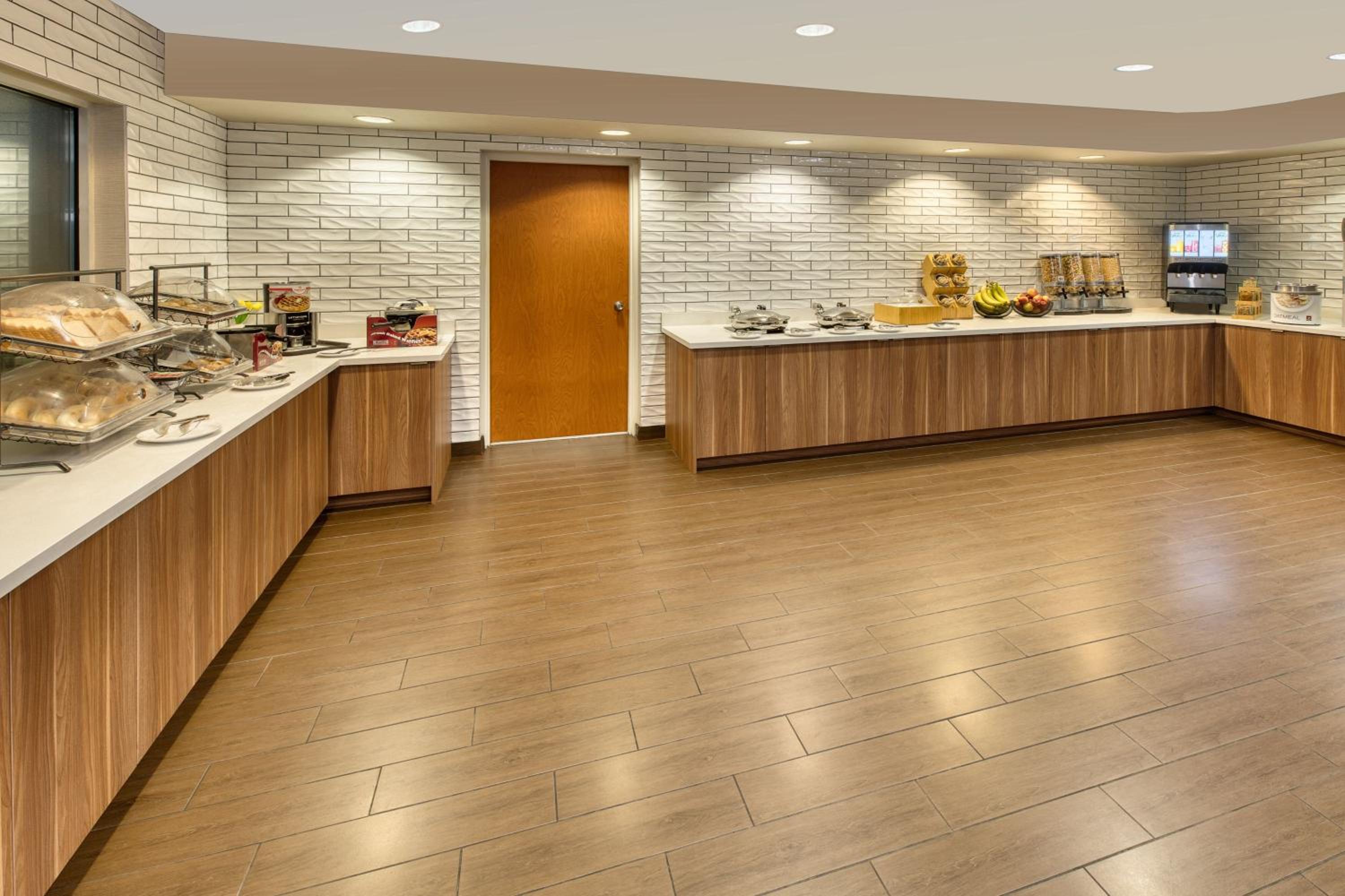 Fairfield Inn  Suites by Marriott Toronto Brampton - Property Image 5