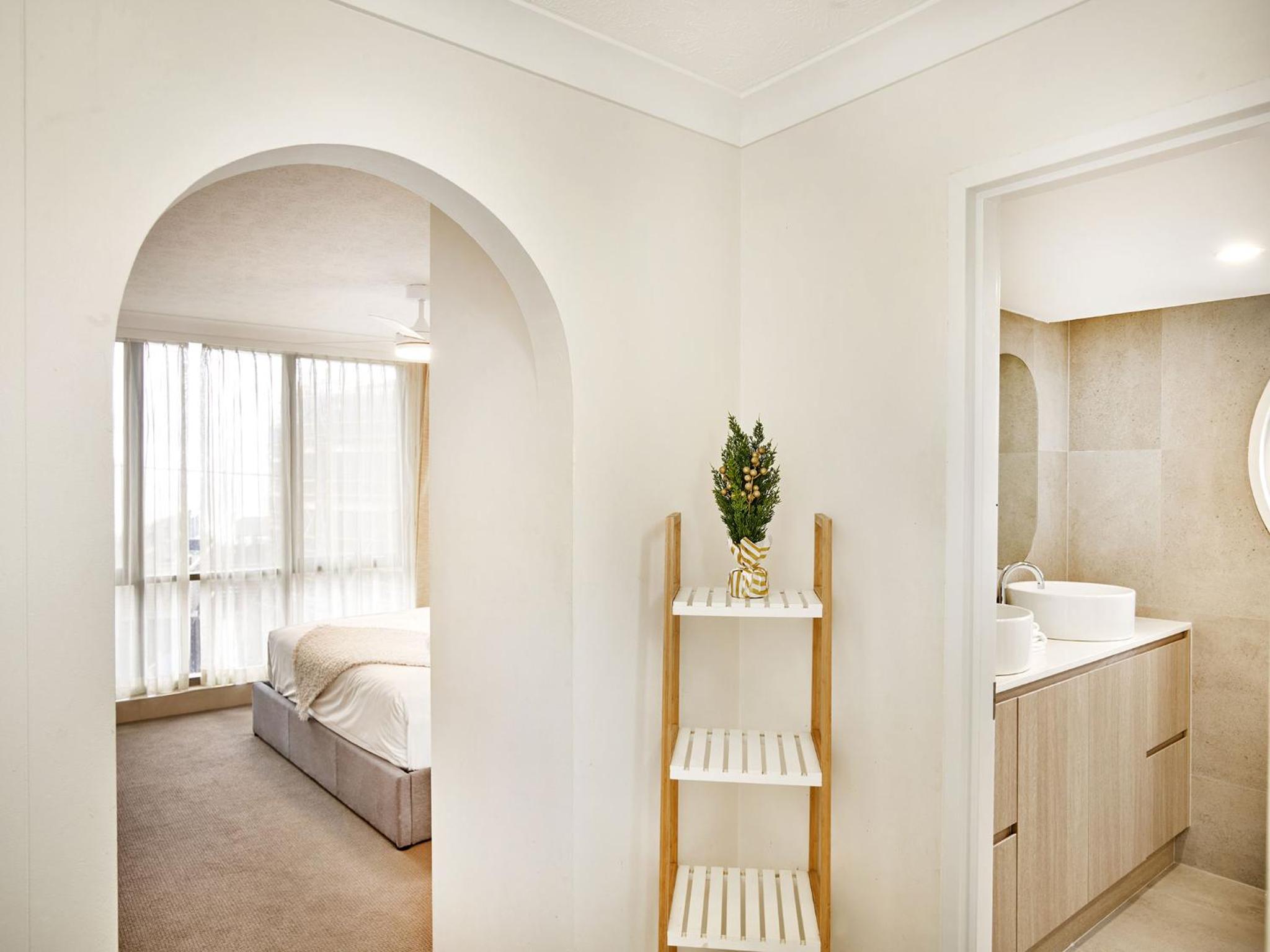 Resort Stay in Surfers Paradise Beach Apartment