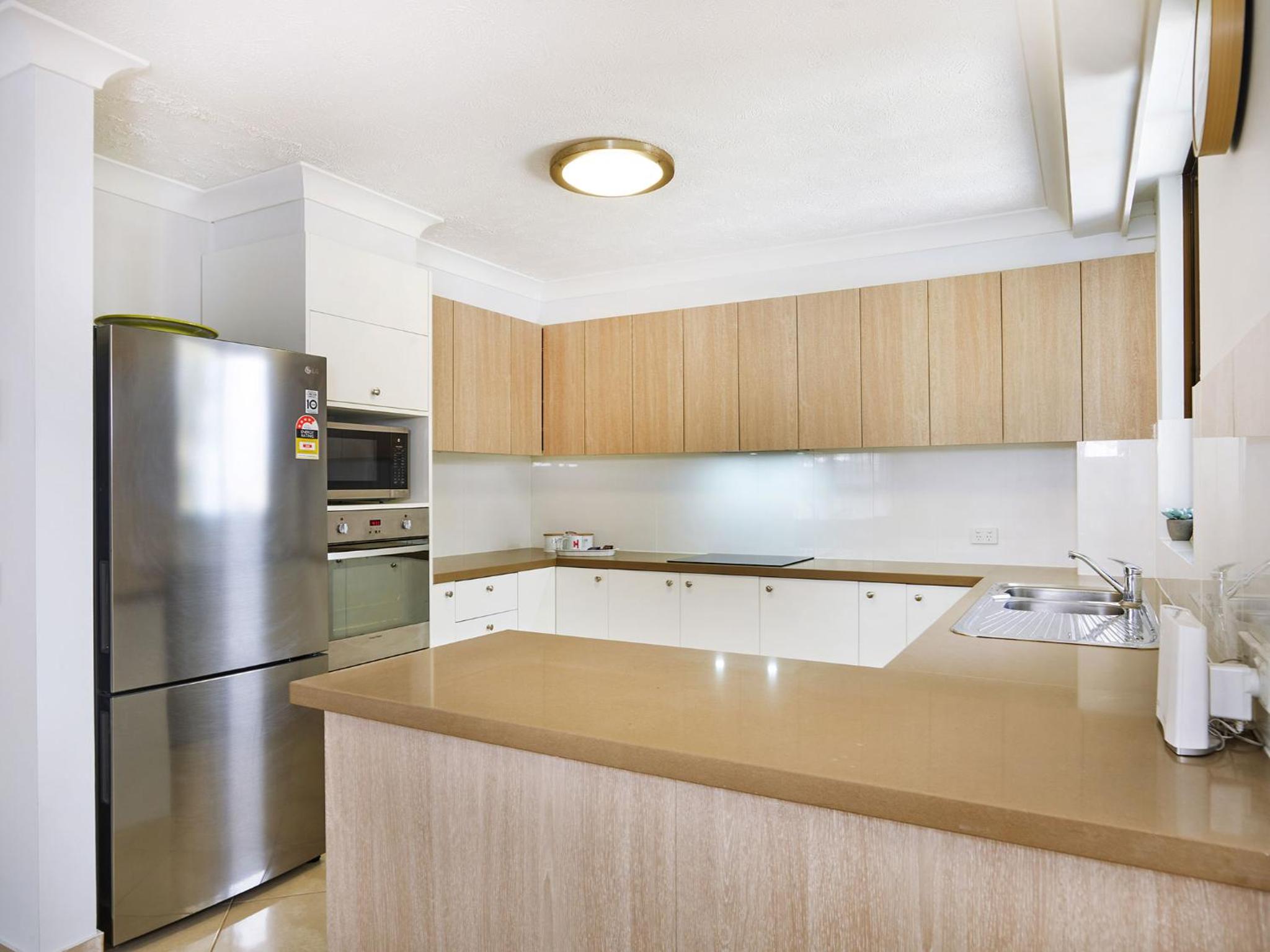 Resort Stay in Surfers Paradise Beach Apartment