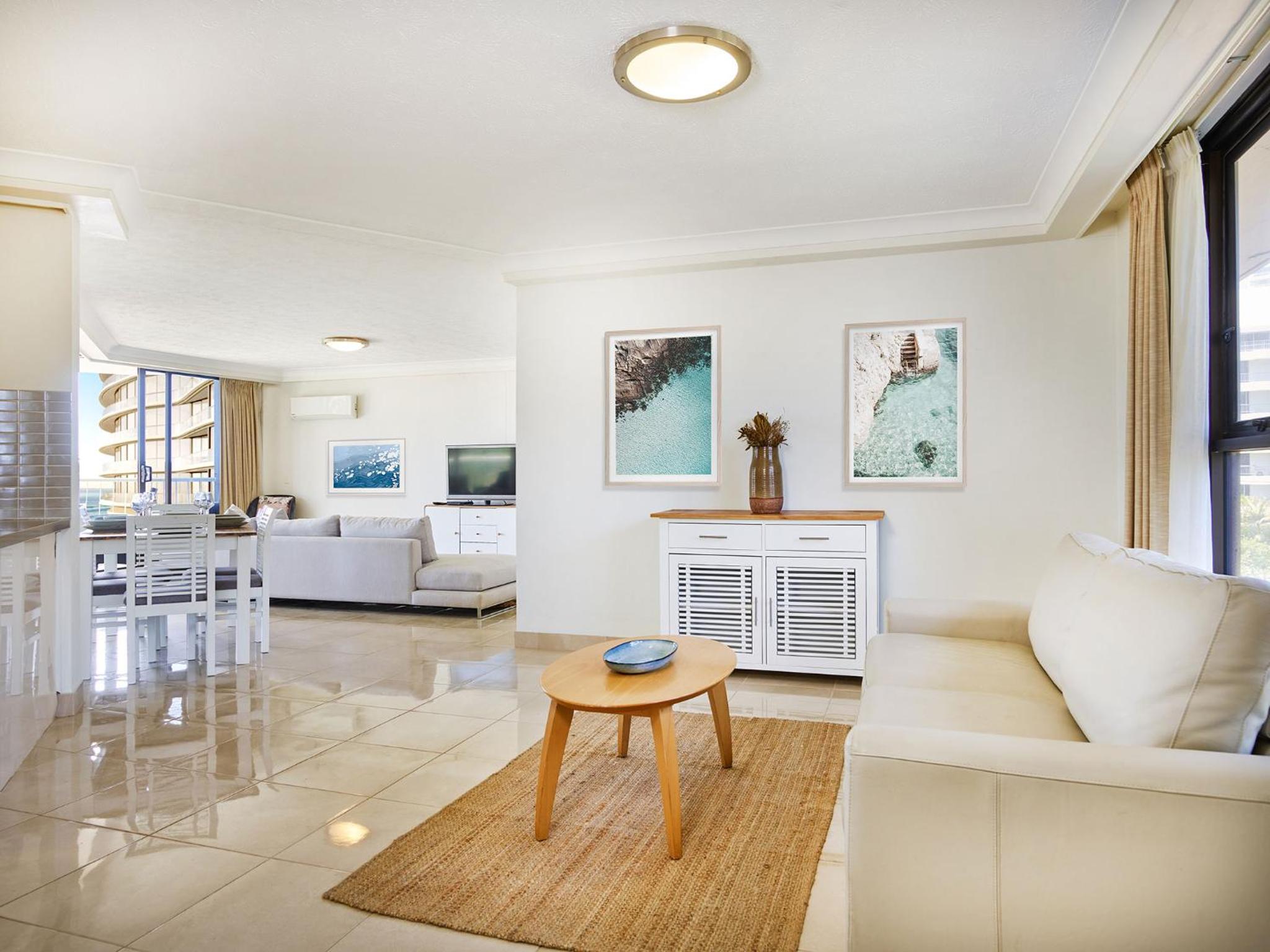 Resort Stay in Surfers Paradise Beach Apartment