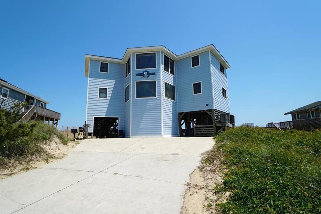 Ocean front Pompous Pelican 6 br 6 ba house in Whalebone, US