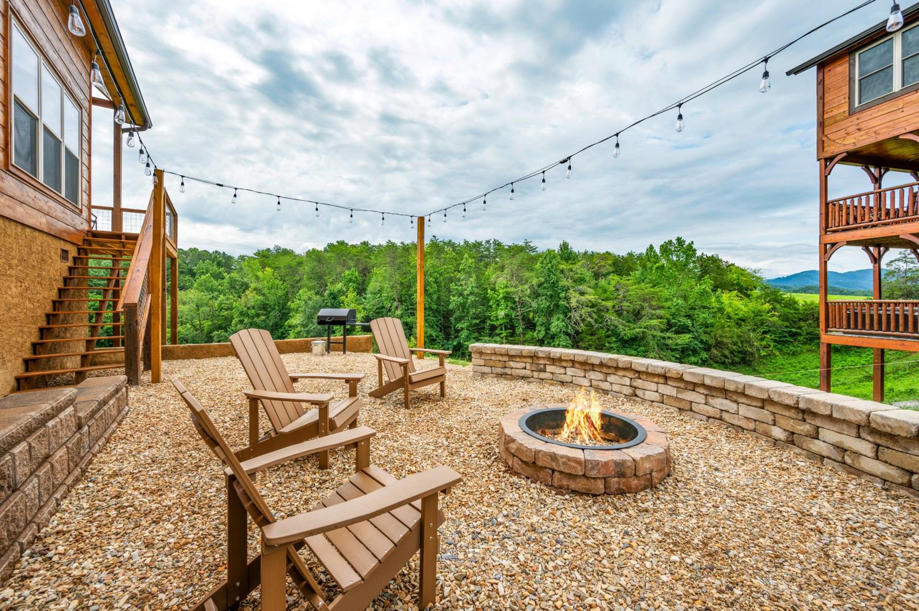 Cozy 2BR Cabin with Hot Tub near PF Pkwy, Gatlinburg & GSMNP view 5