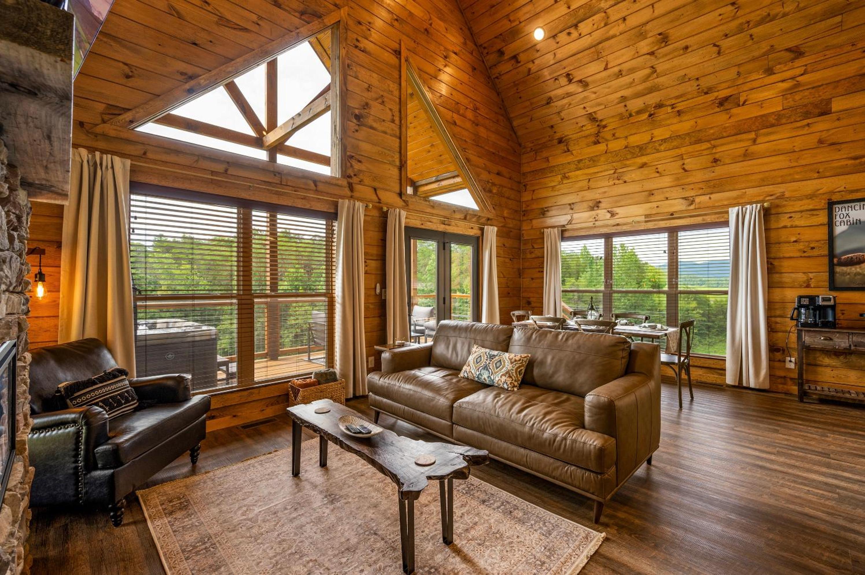Cozy 2BR Cabin with Hot Tub near PF Pkwy, Gatlinburg & GSMNP view 2