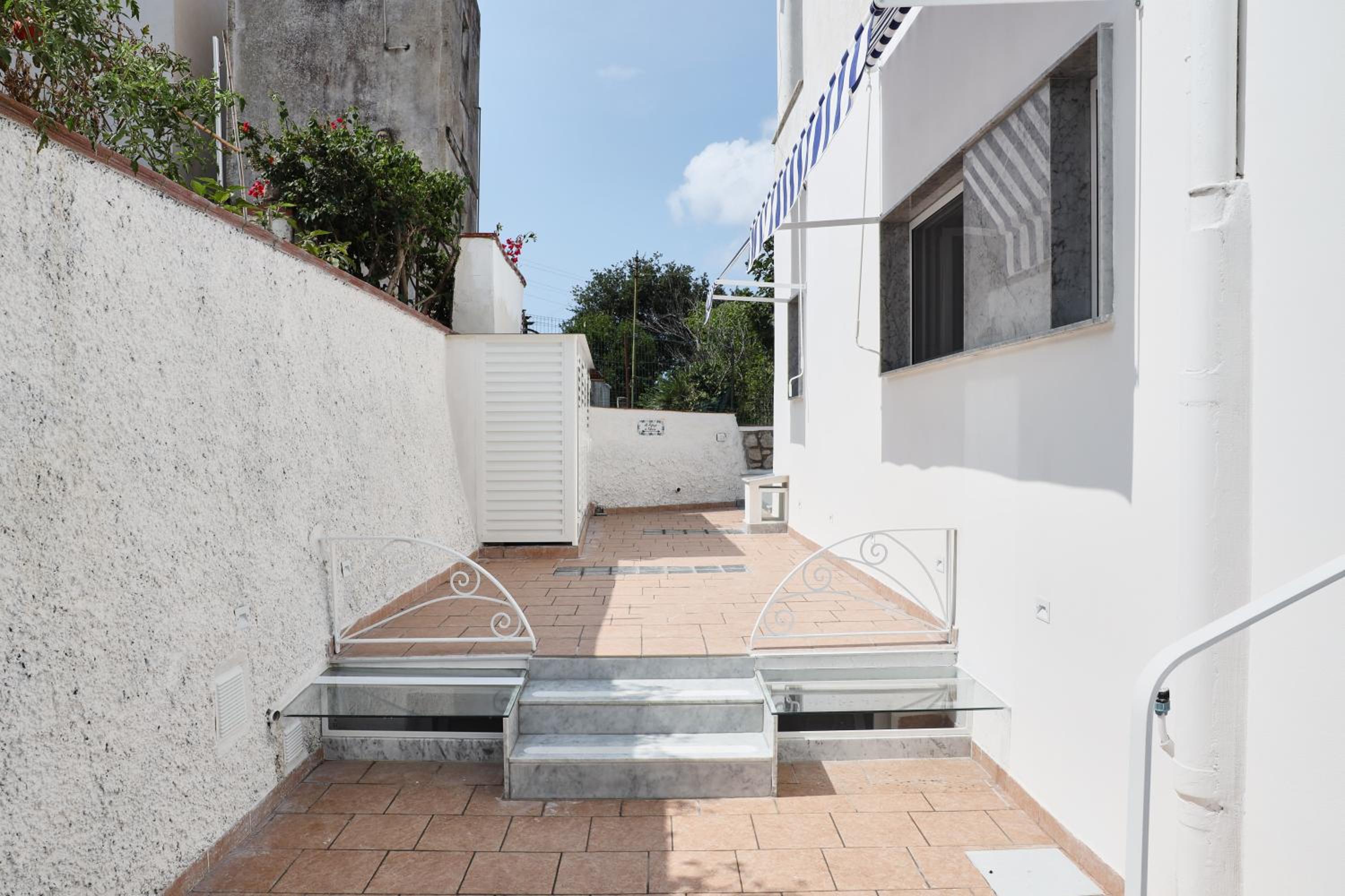 Mas House Capri view 5