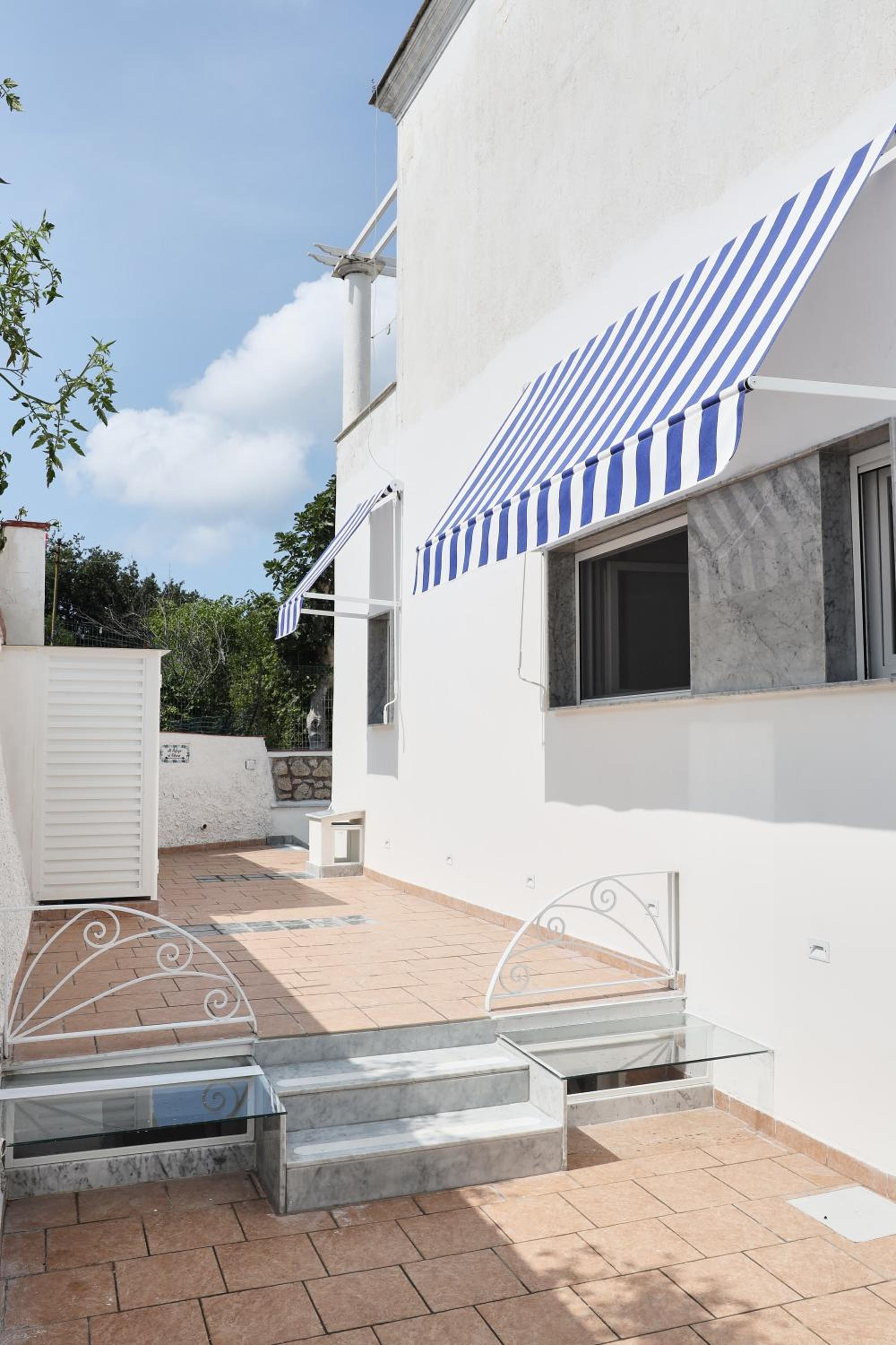 Mas House Capri view 4