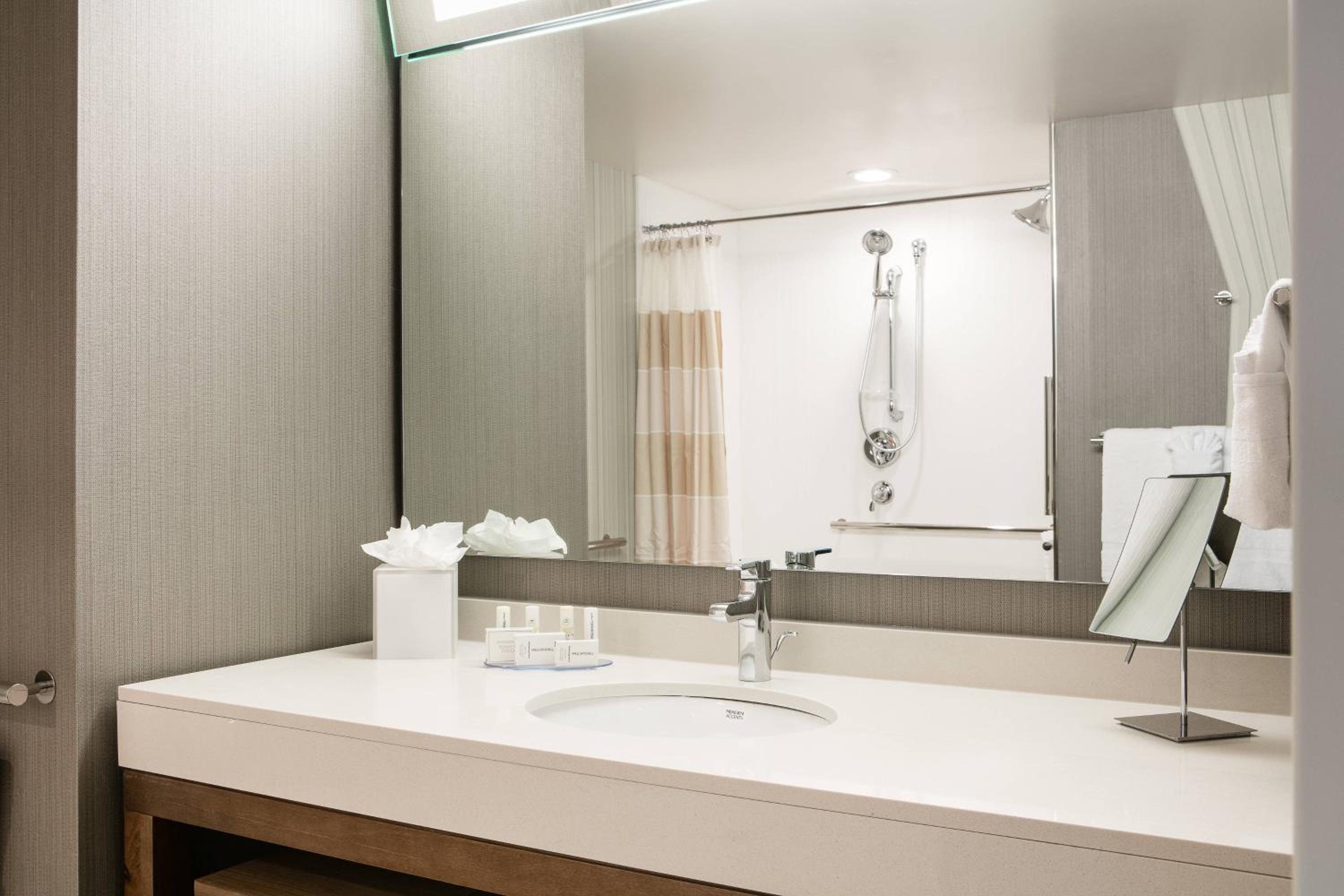 Courtyard by Marriott Omaha Bellevue at Beardmore Event Center - Property Image 39