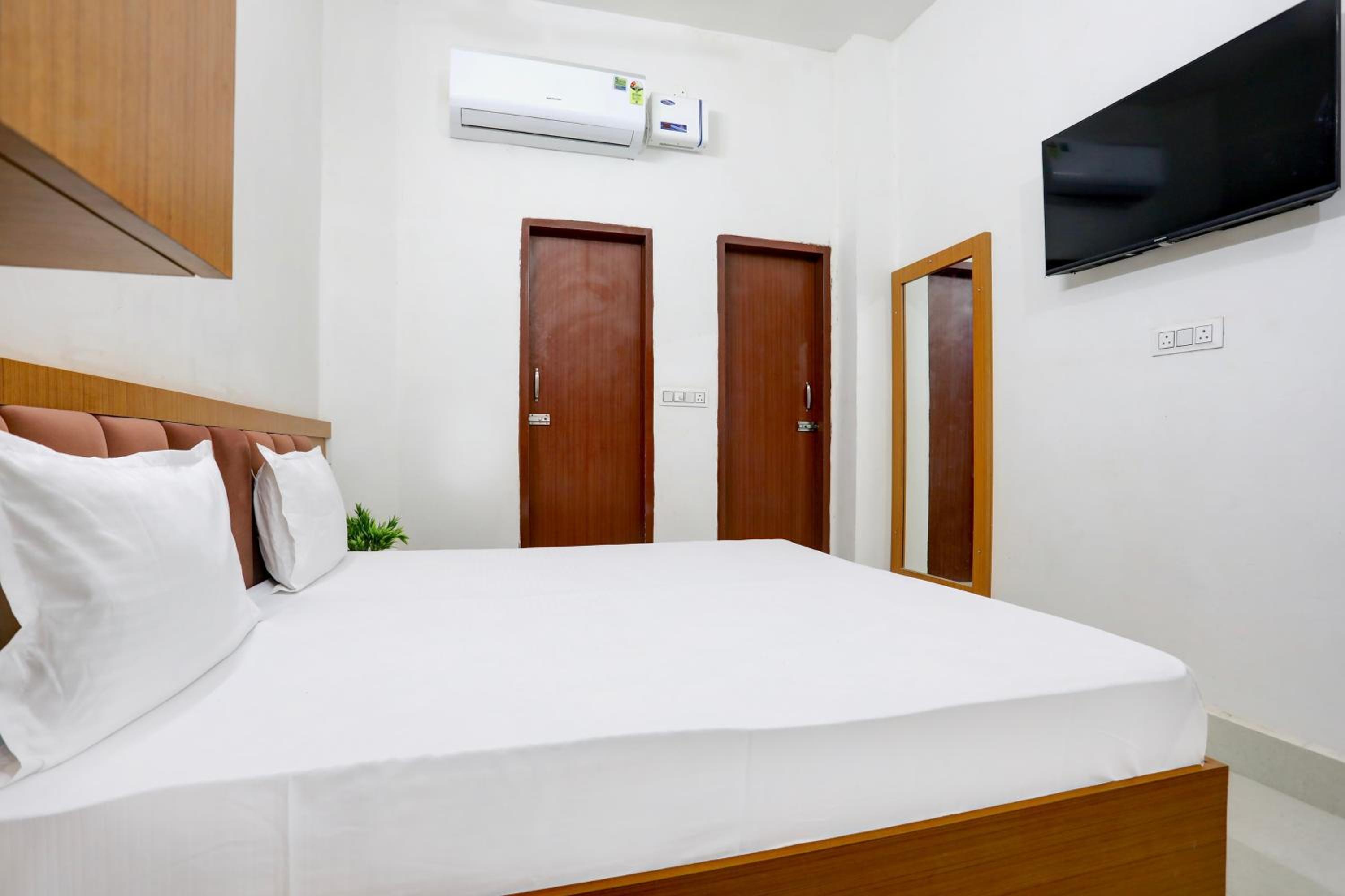 SPOT ON MONGA HOTEL & paradise view 2