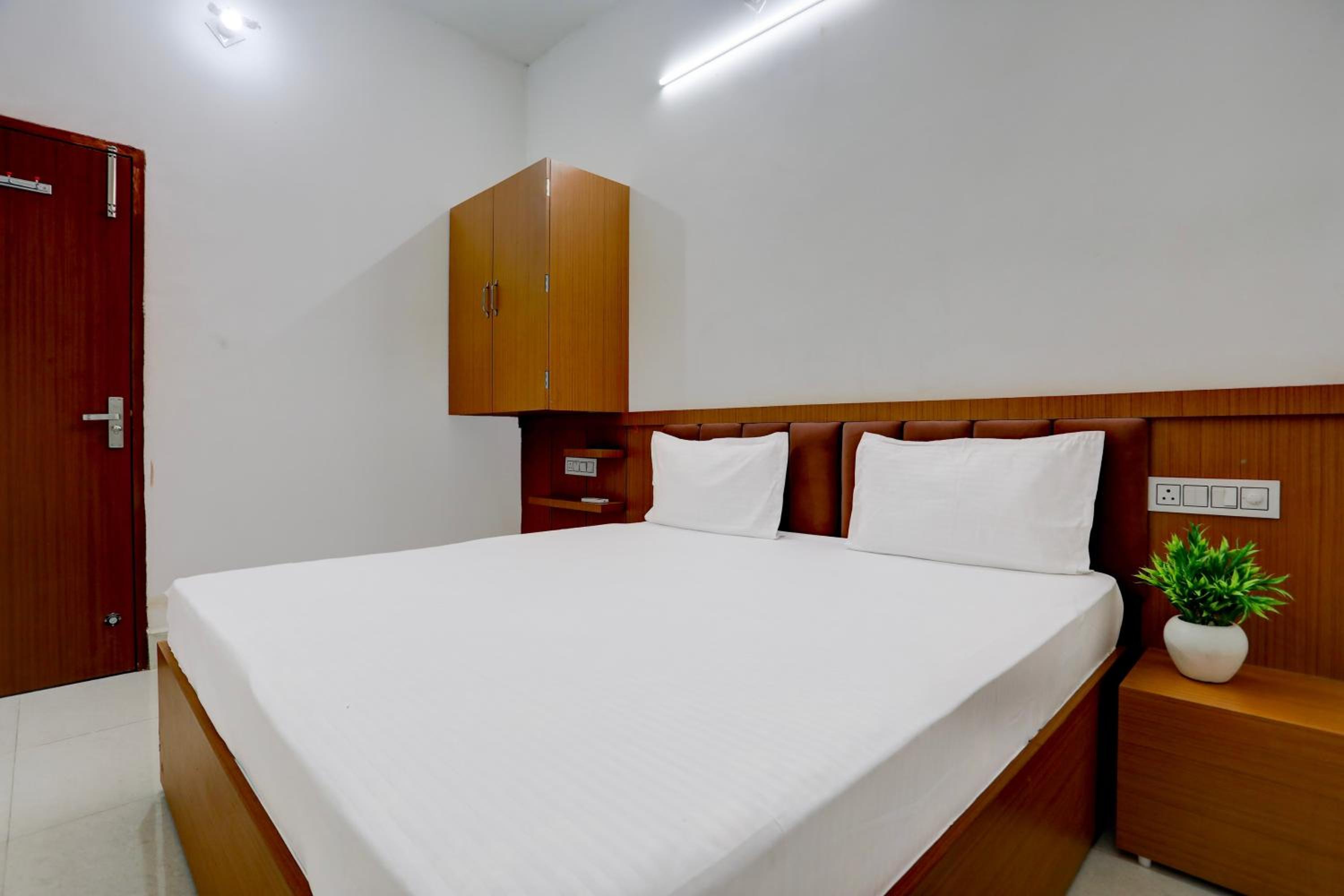 SPOT ON MONGA HOTEL & paradise view 5