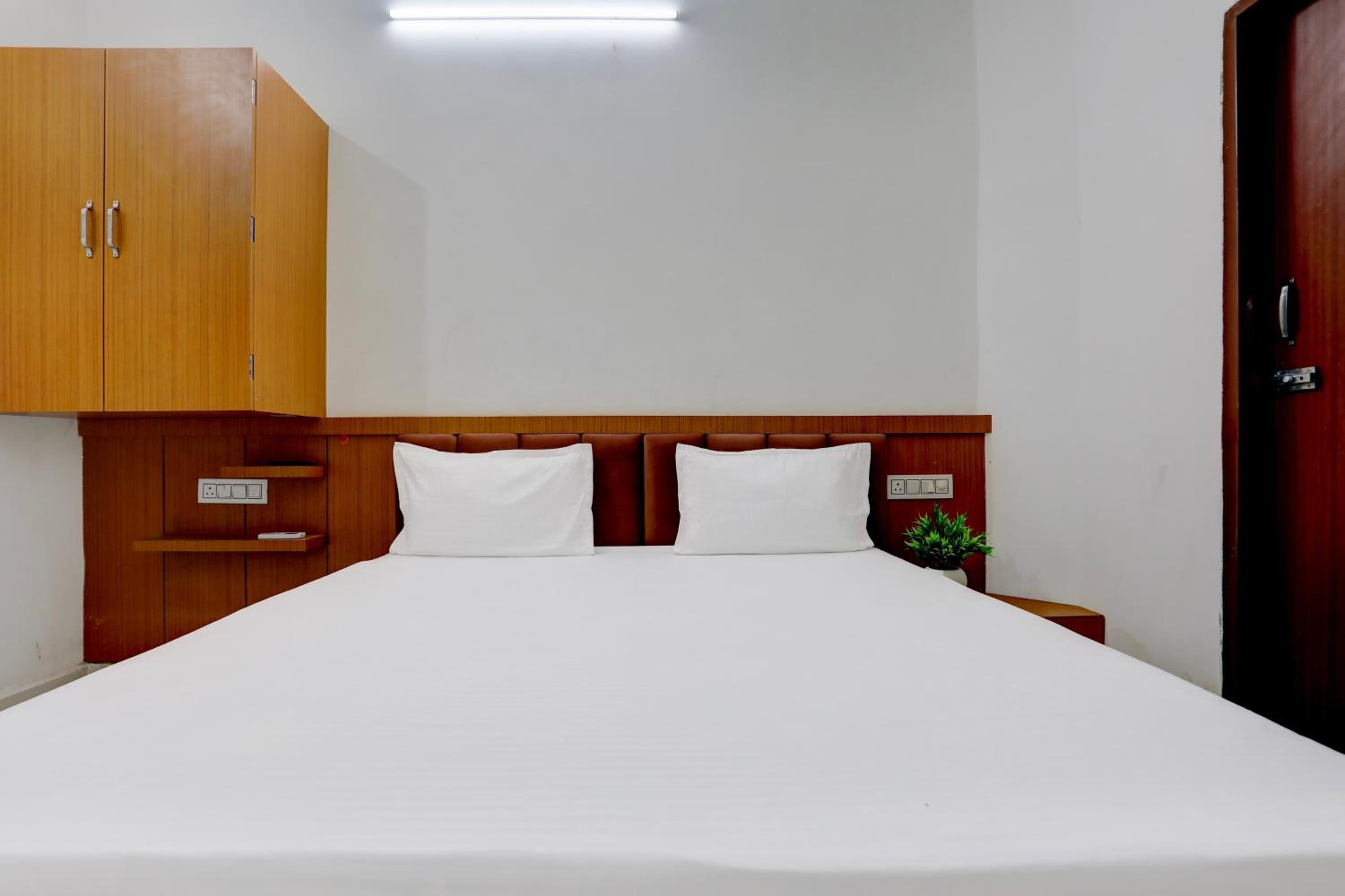 SPOT ON MONGA HOTEL & paradise view 3