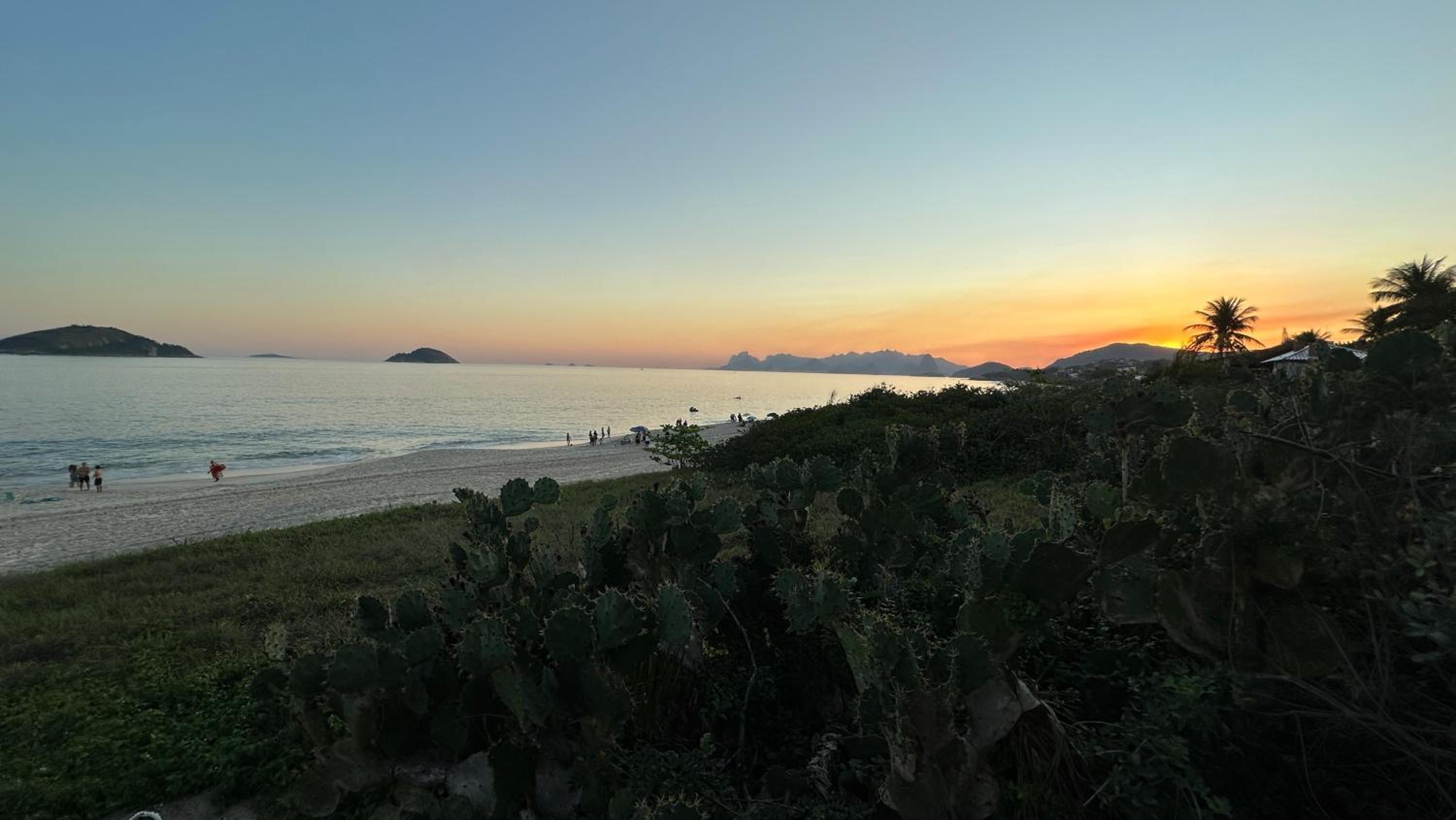 Camboinhas Loft Vista Mar, Pé na Areia, com Piscina e Churrasqueira