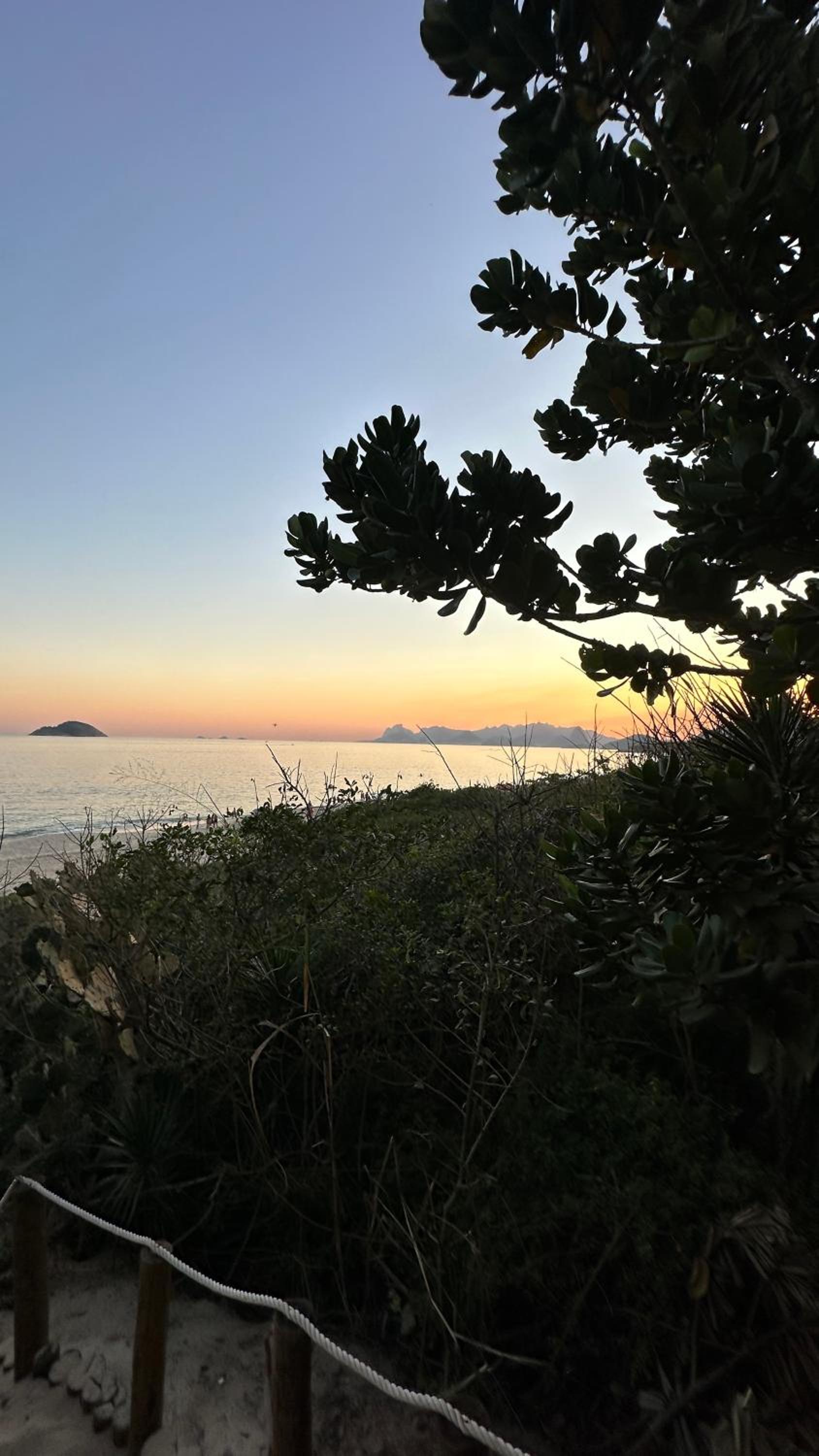 Camboinhas Loft Vista Mar, Pé na Areia, com Piscina e Churrasqueira